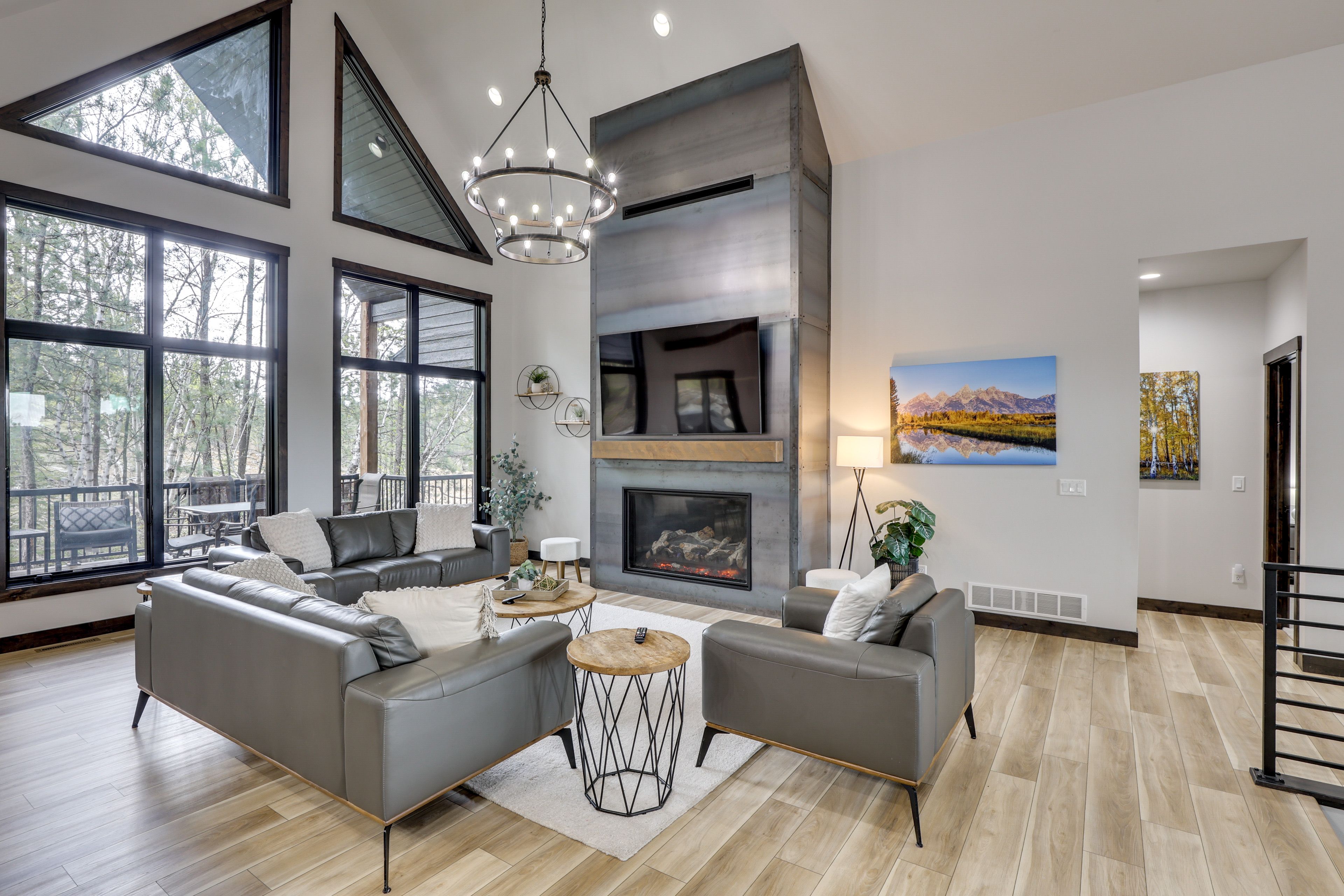 Living Room | Free WiFi | Gas Fireplace
