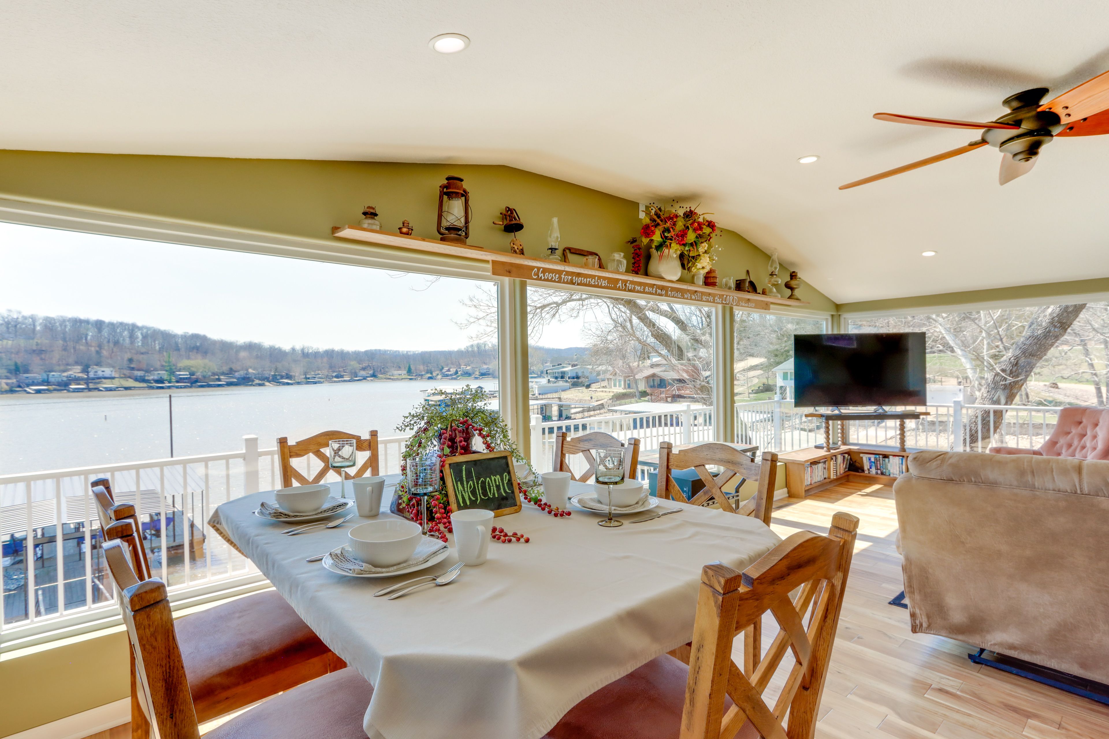 Dining Area | Dishware/Flatware