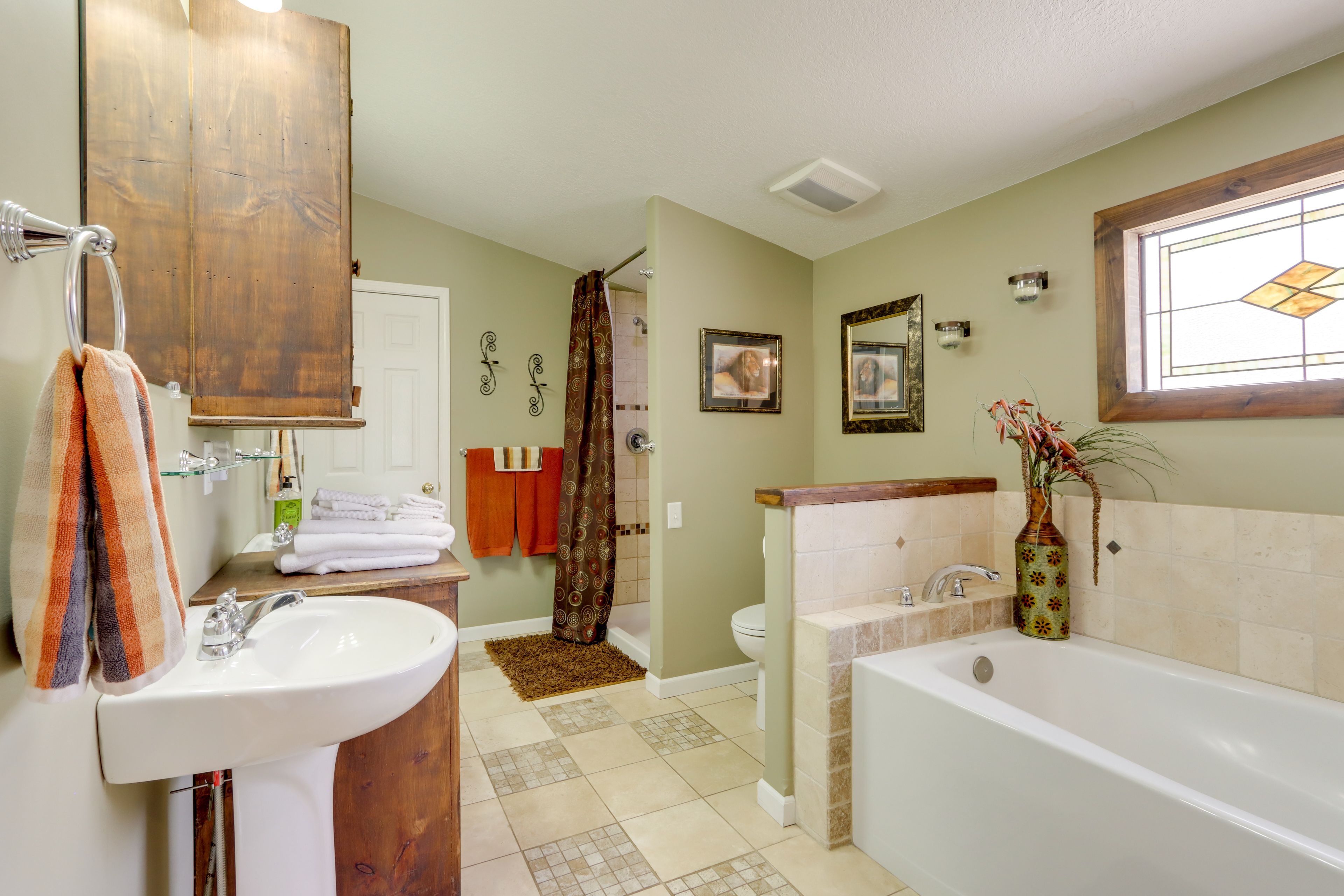 Full Bathroom | 1st Floor