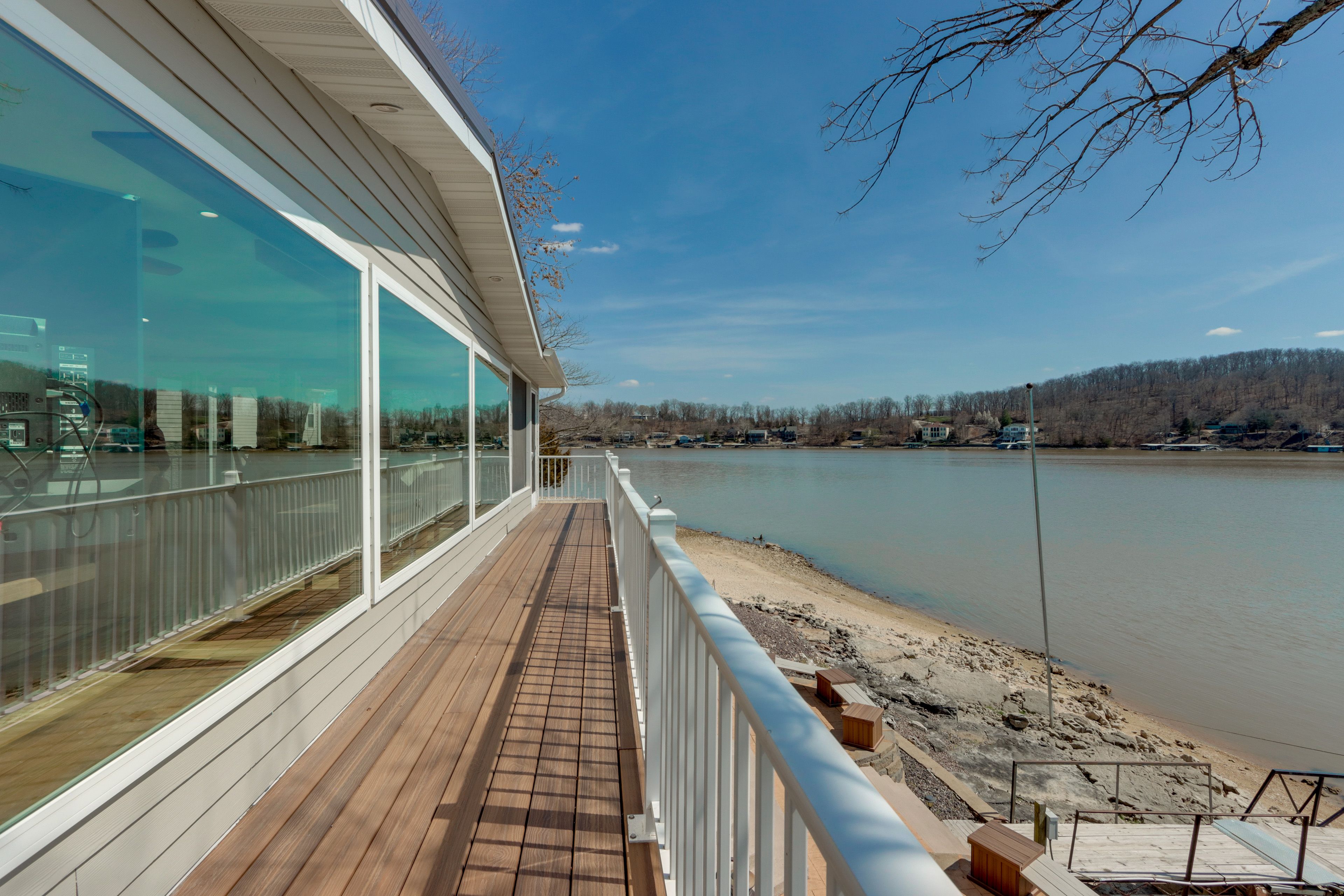 House Exterior | Deck | Lake View