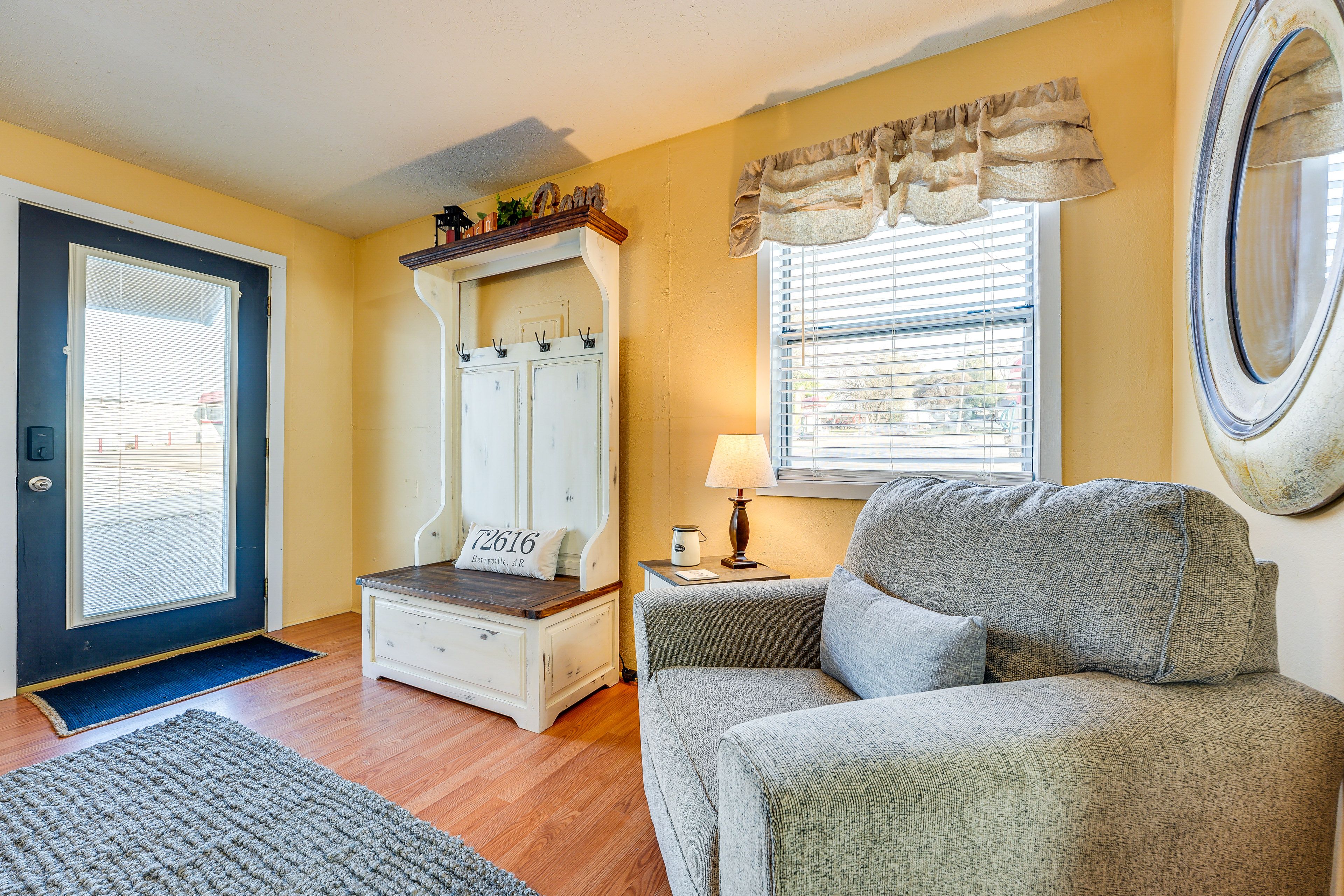 Living Room | Free WiFi | A/C  Unit | Smart TV