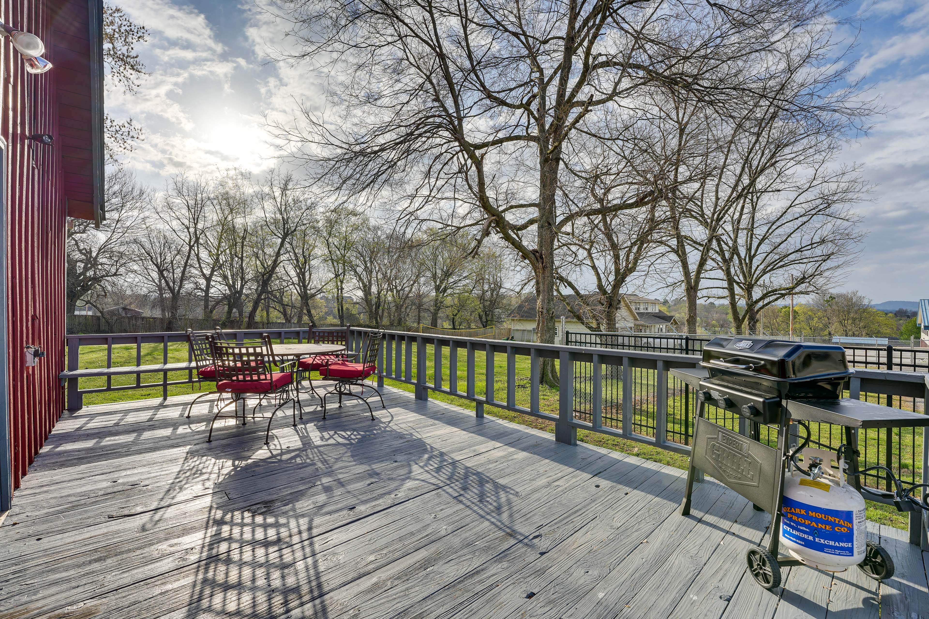 Furnished Deck | Gas Grill (Propane Provided)