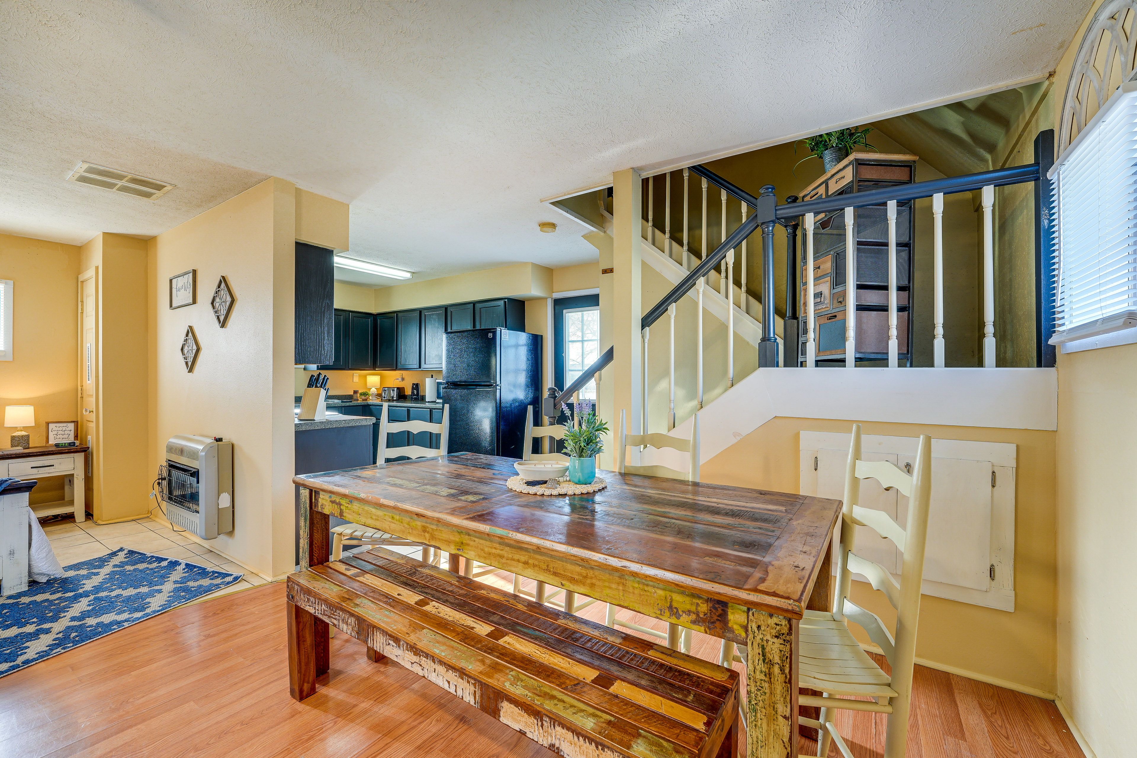 Dining Area | Dishware/Flatware Provided