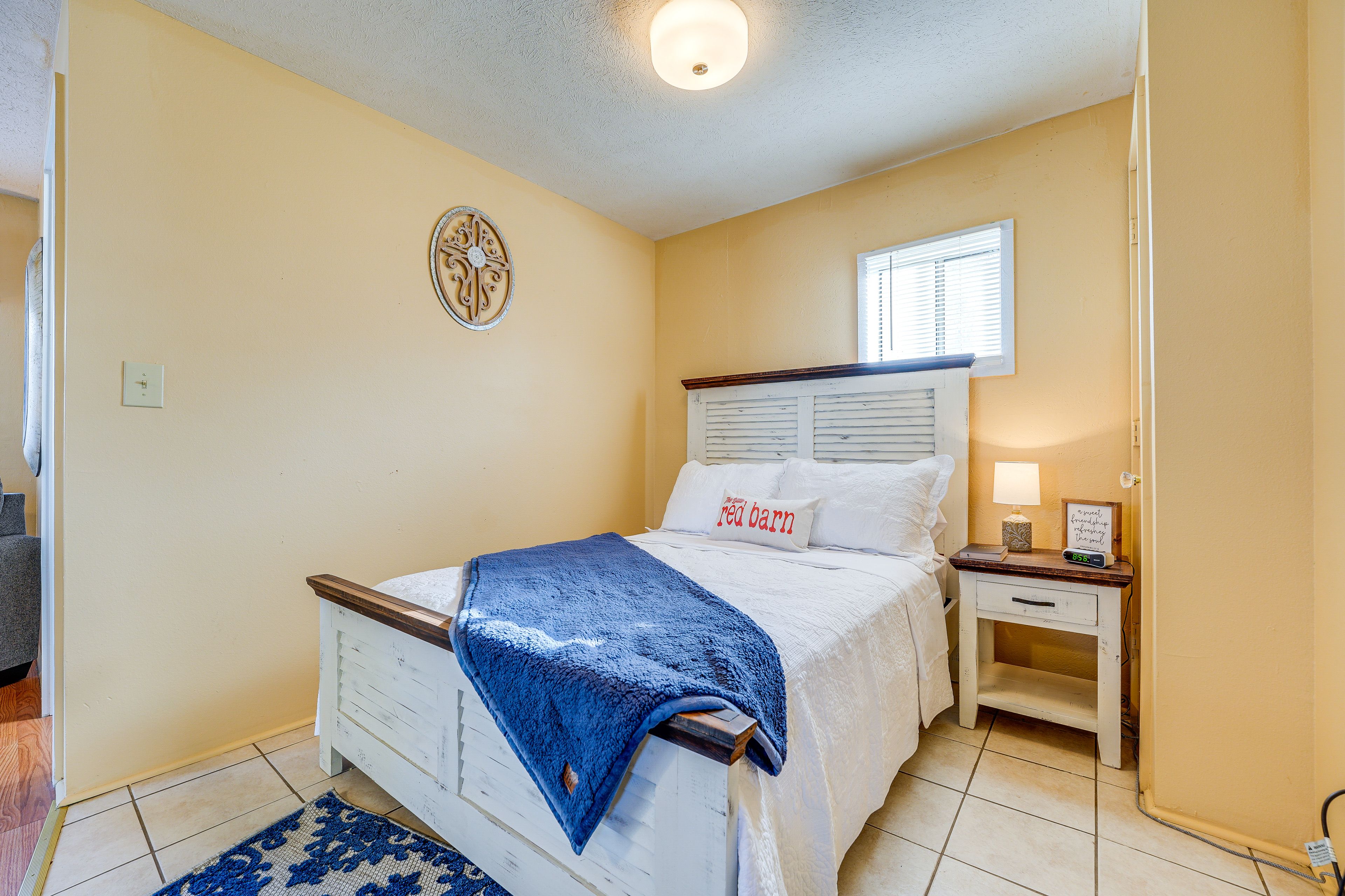 Sleeping Area | Full Bed