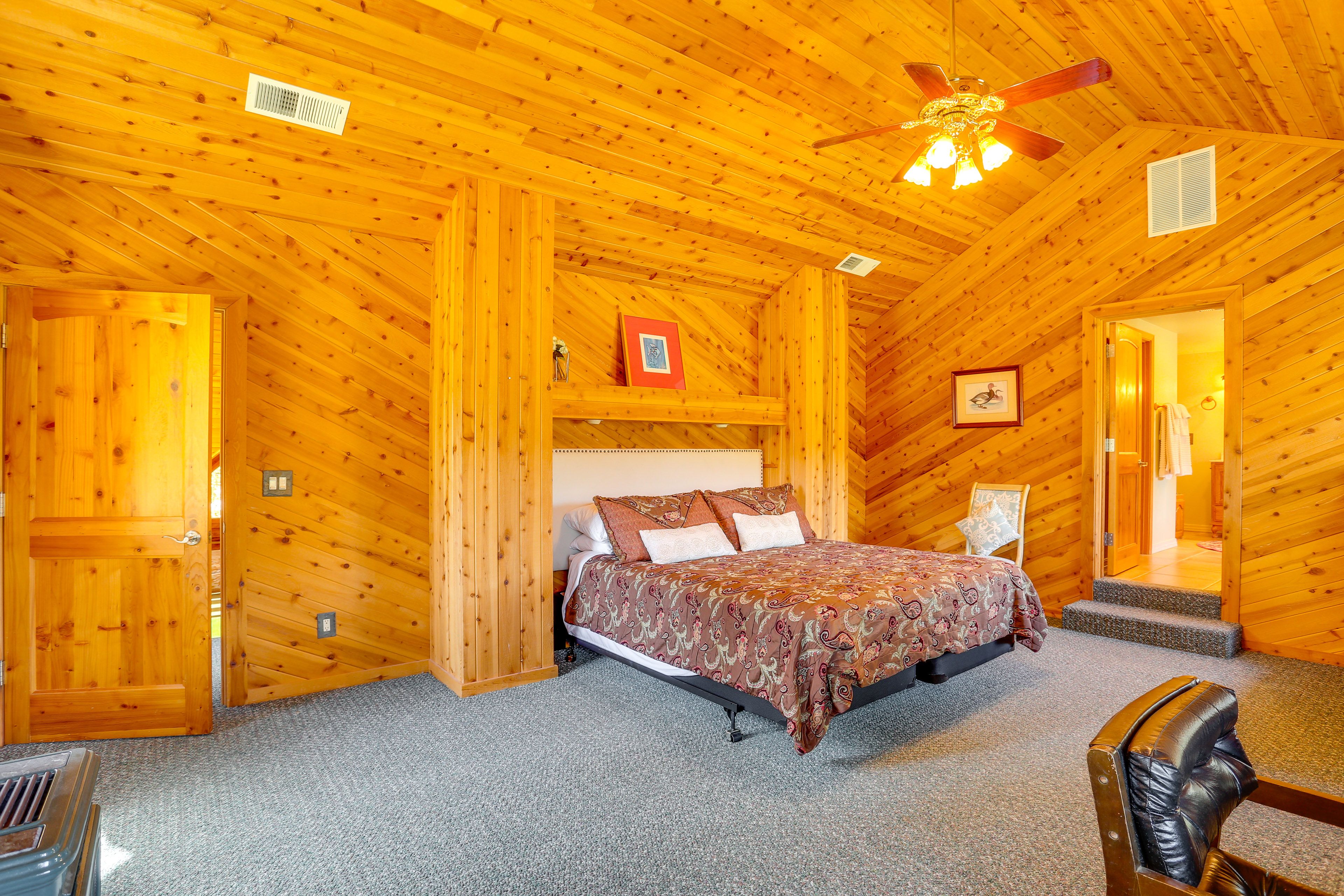 Bedroom 1 | King Bed | Upper Level