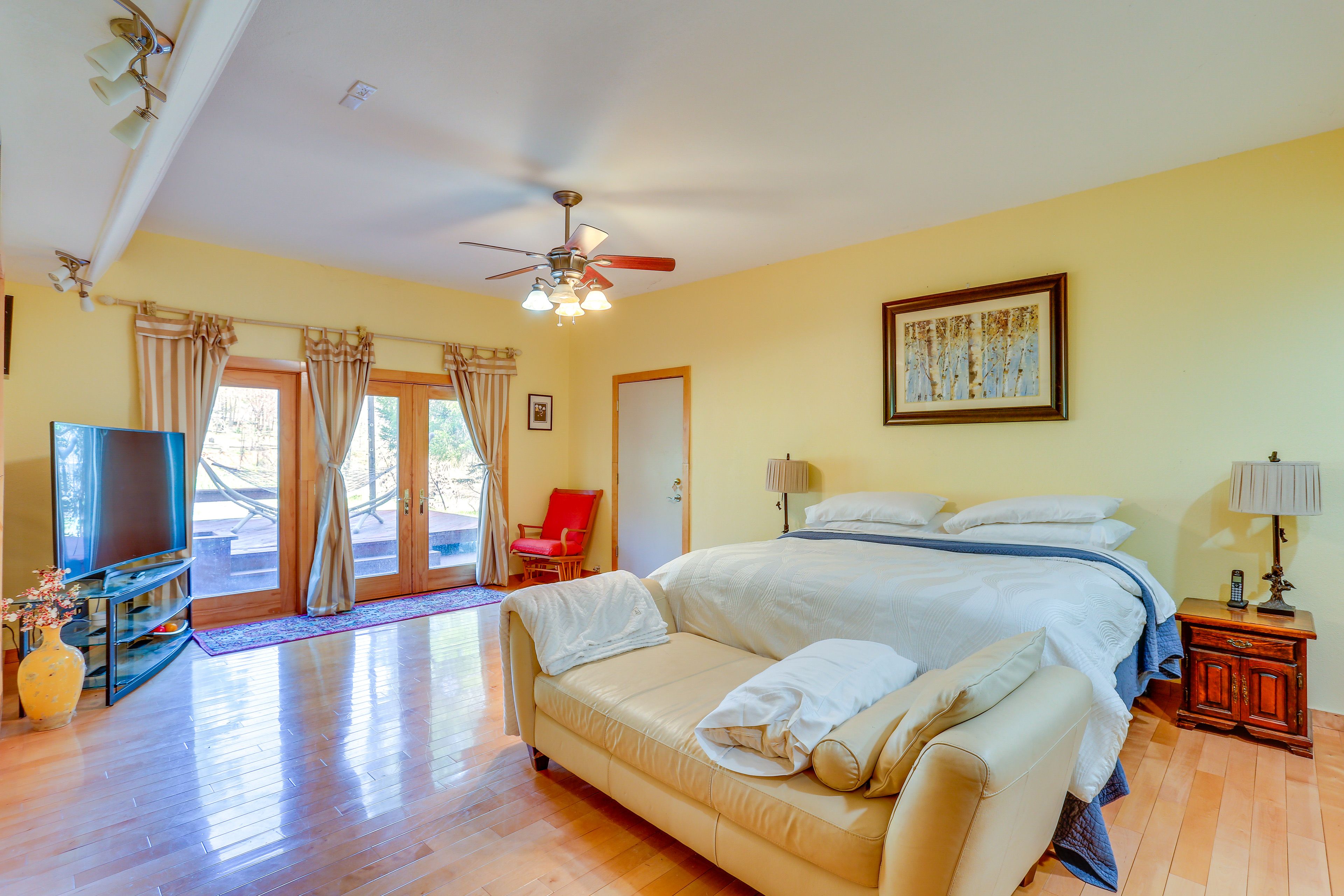 Bedroom 4 | King Bed | Lower Level | Smart TV