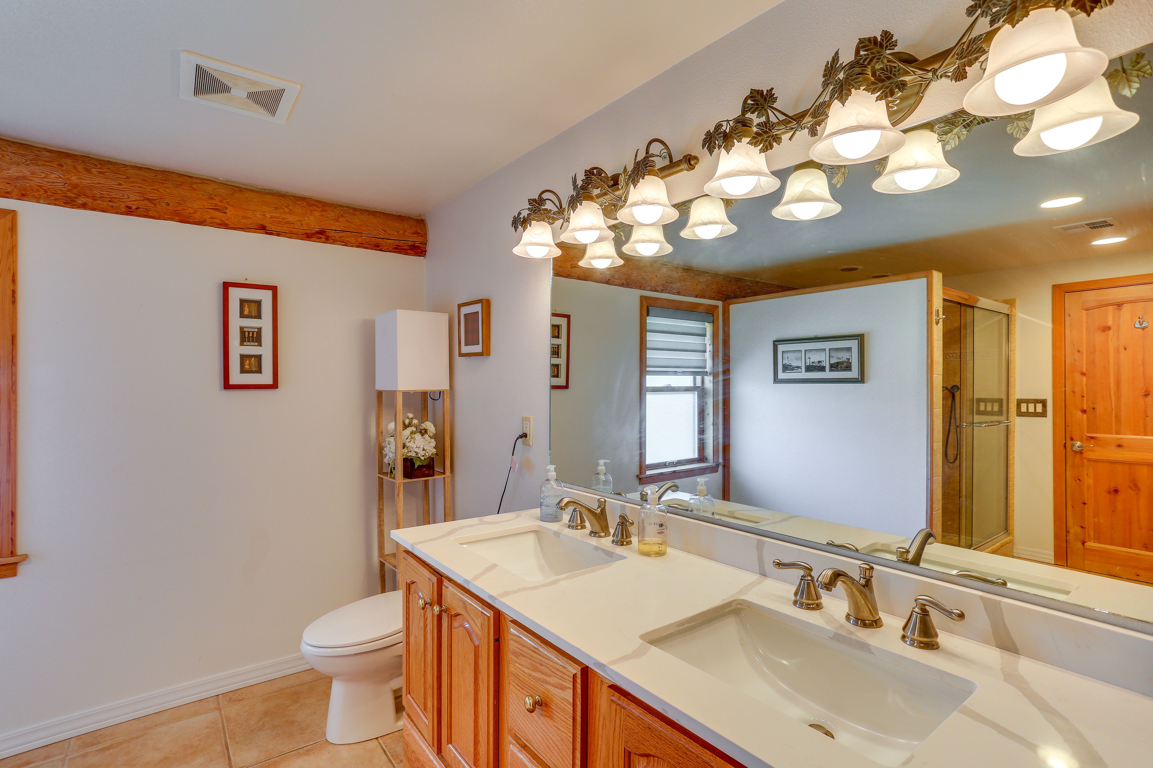 En-Suite Bathroom | Upper Level
