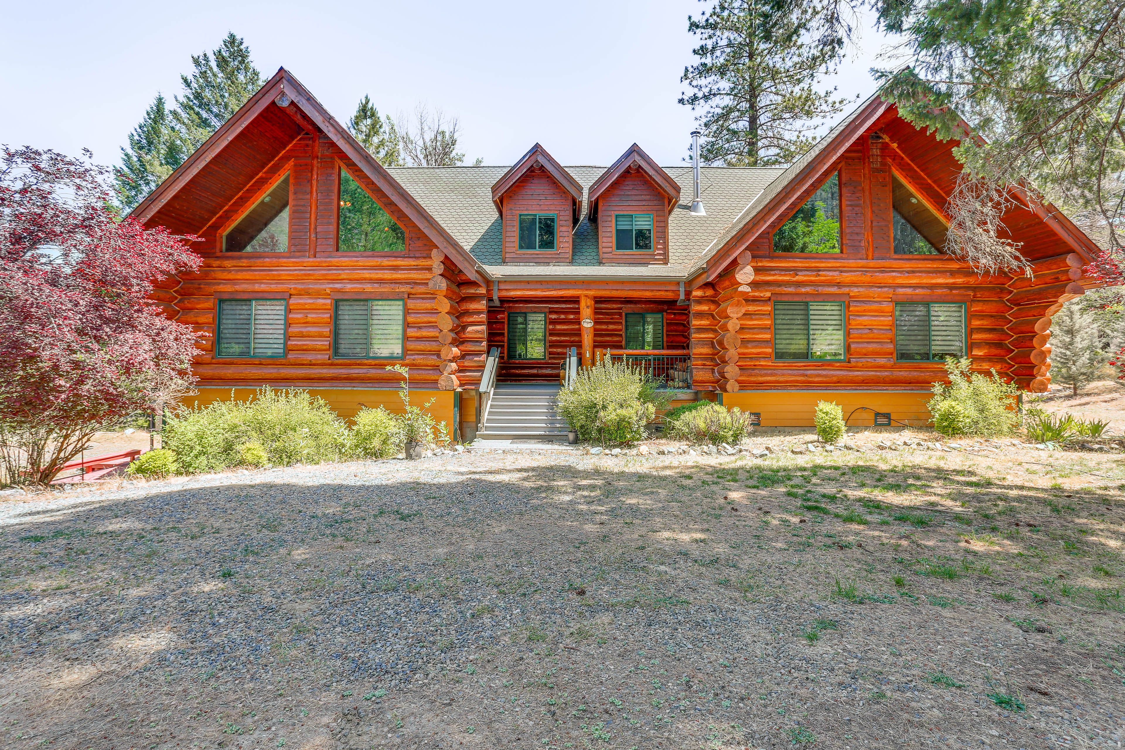 Property Exterior | Parking | Driveway (4 Vehicles)