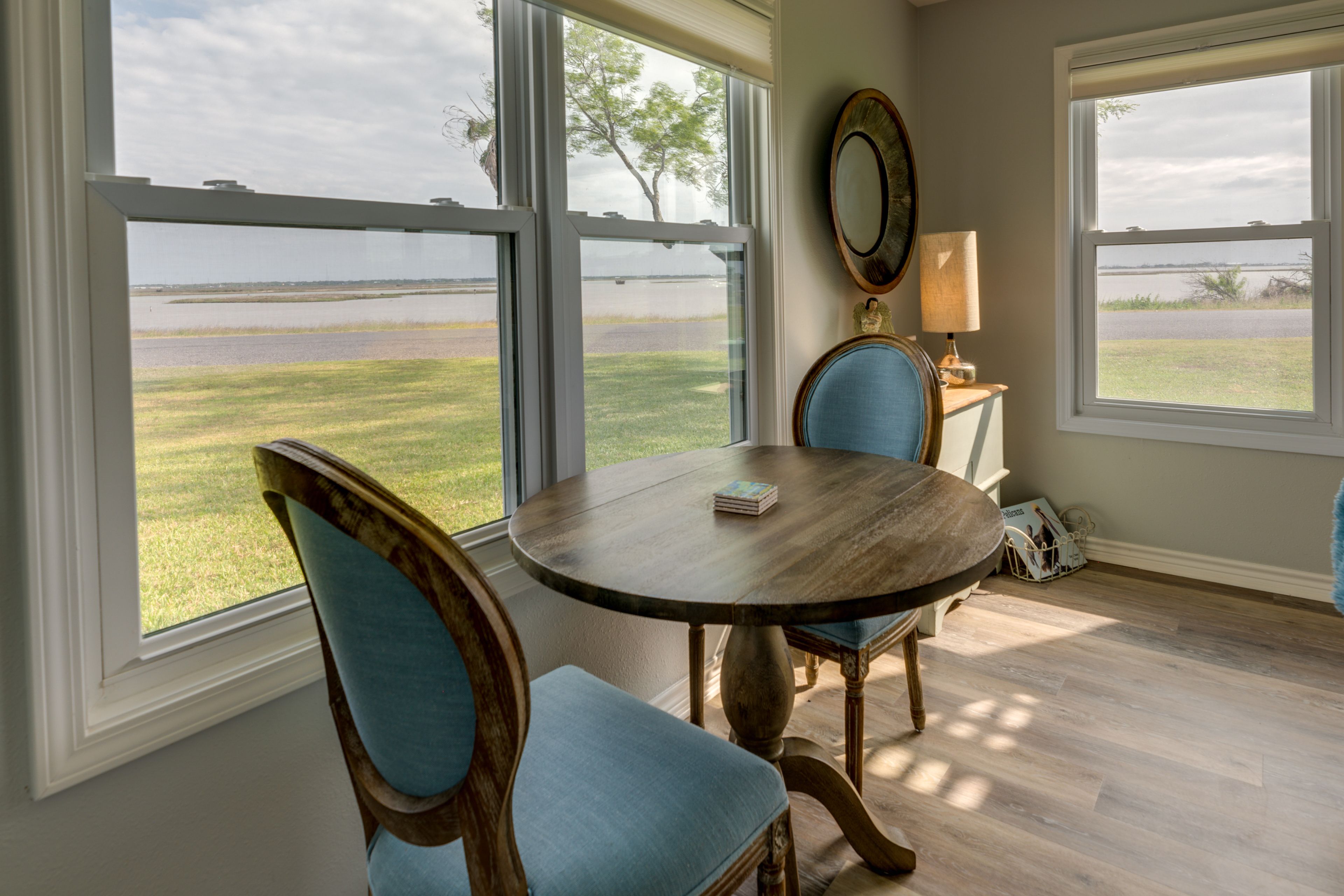 Dining Area | Dishware & Flatware Provided