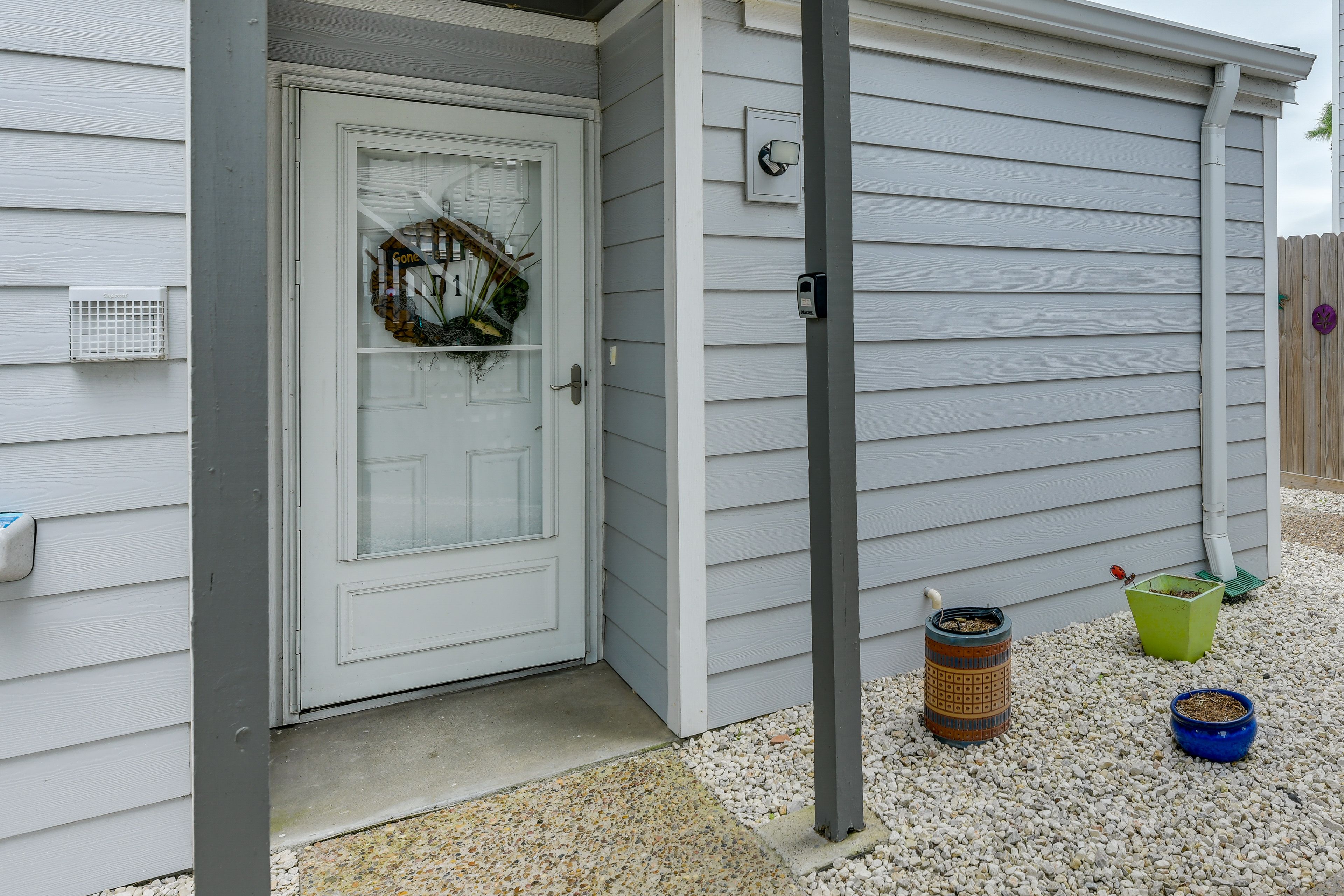 Condo Exterior | Front Entry