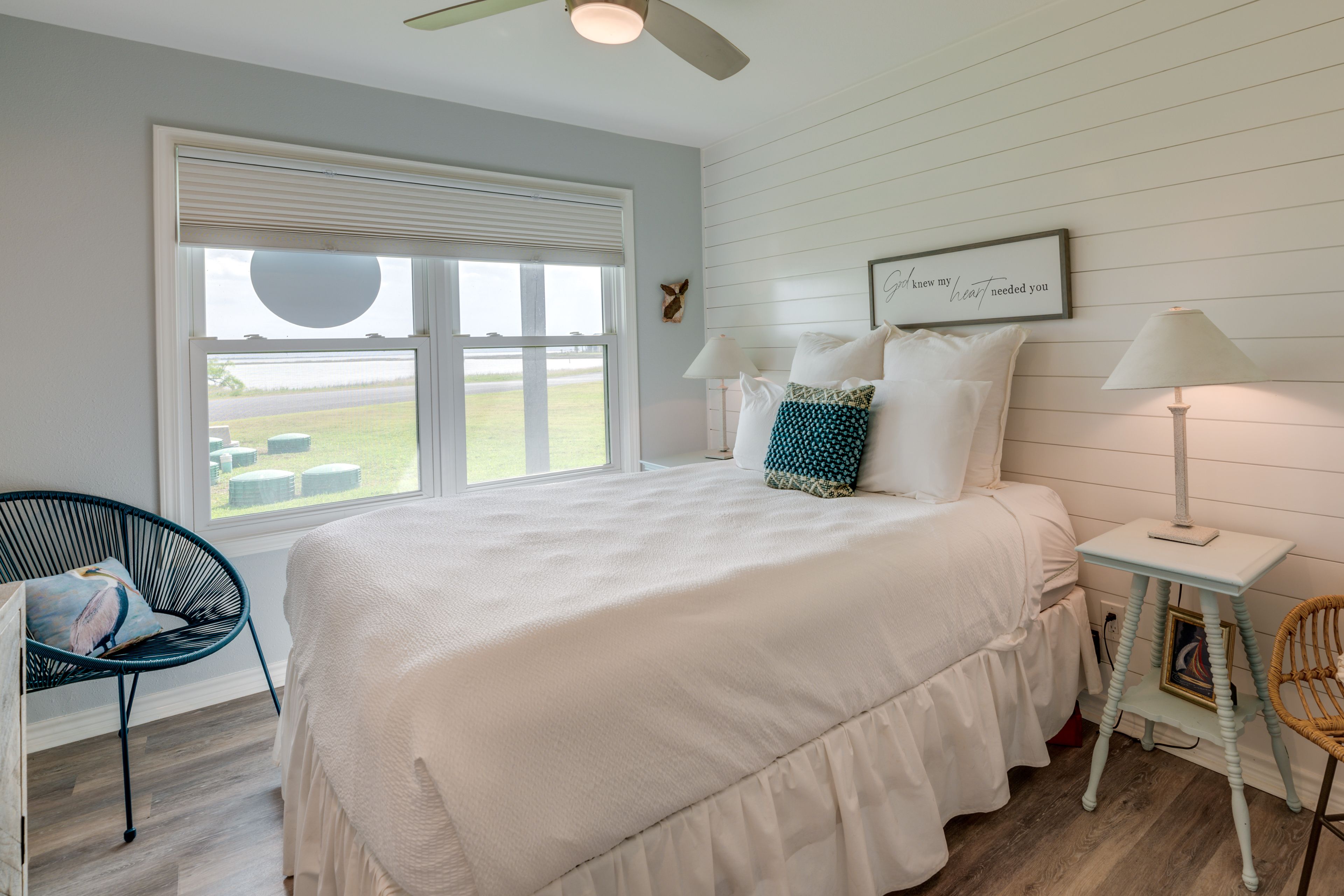 Bedroom | Queen Bed