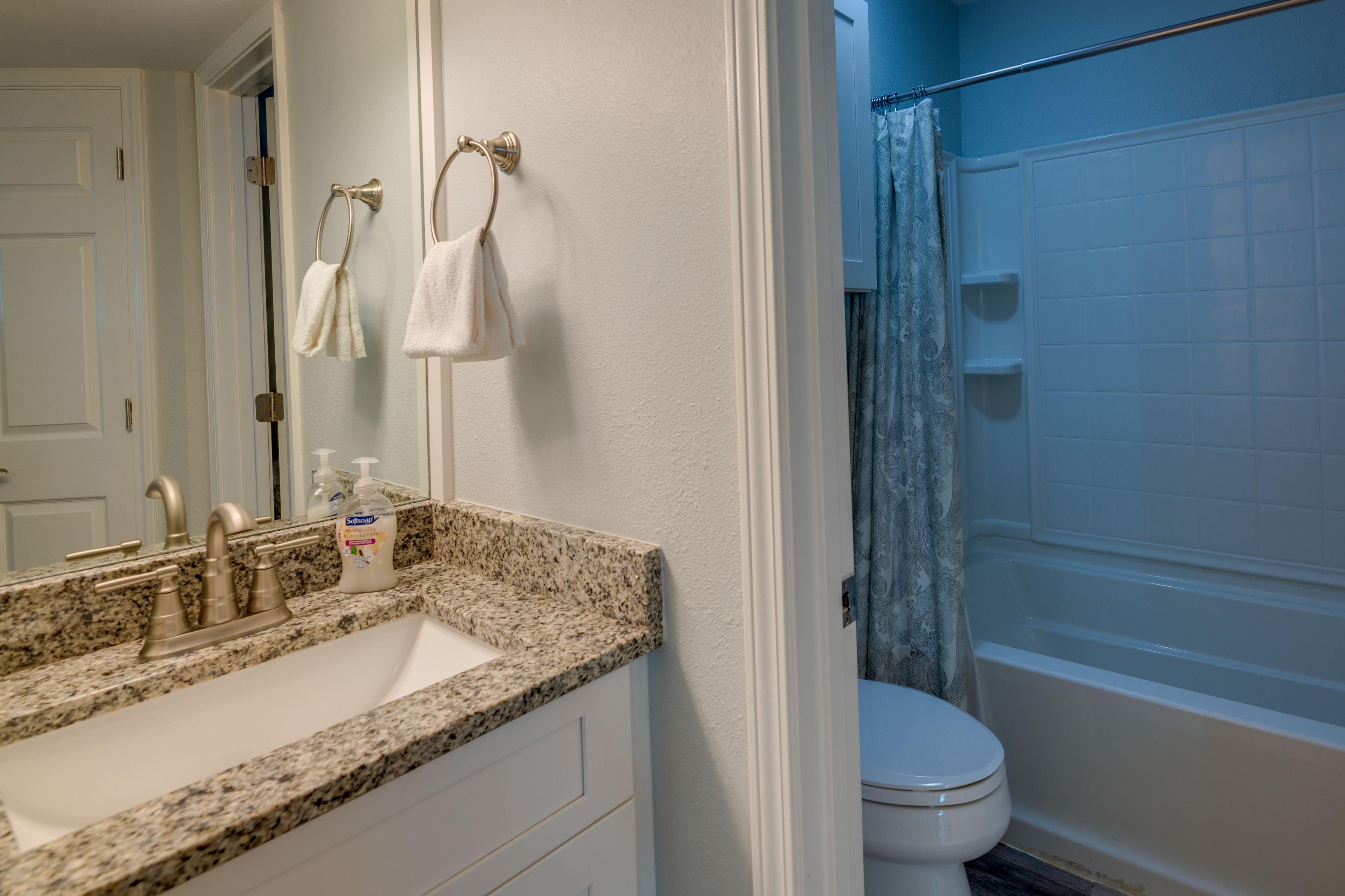 Full Bathroom | Complimentary Toiletries