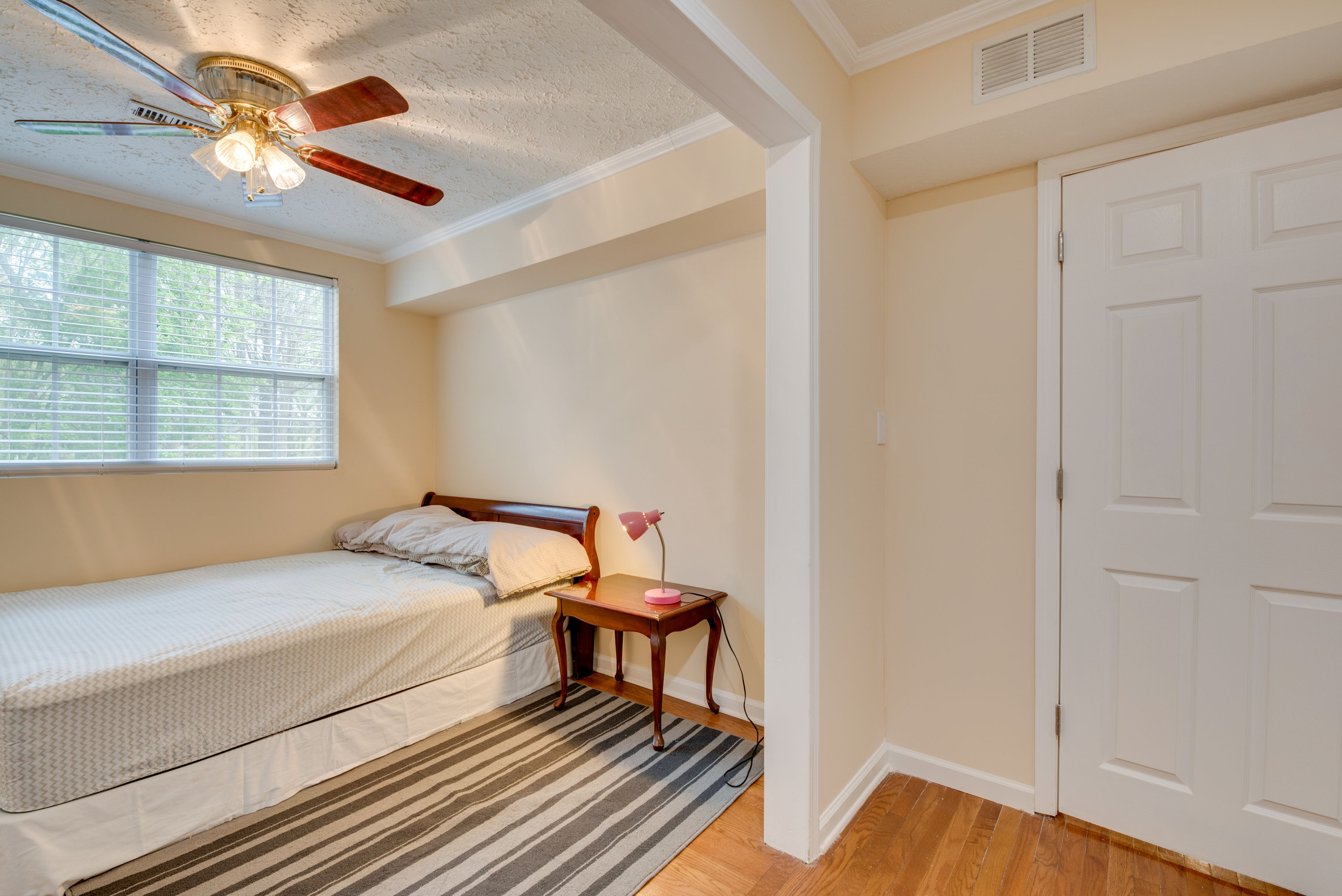 Bedroom 3 | Queen Bed