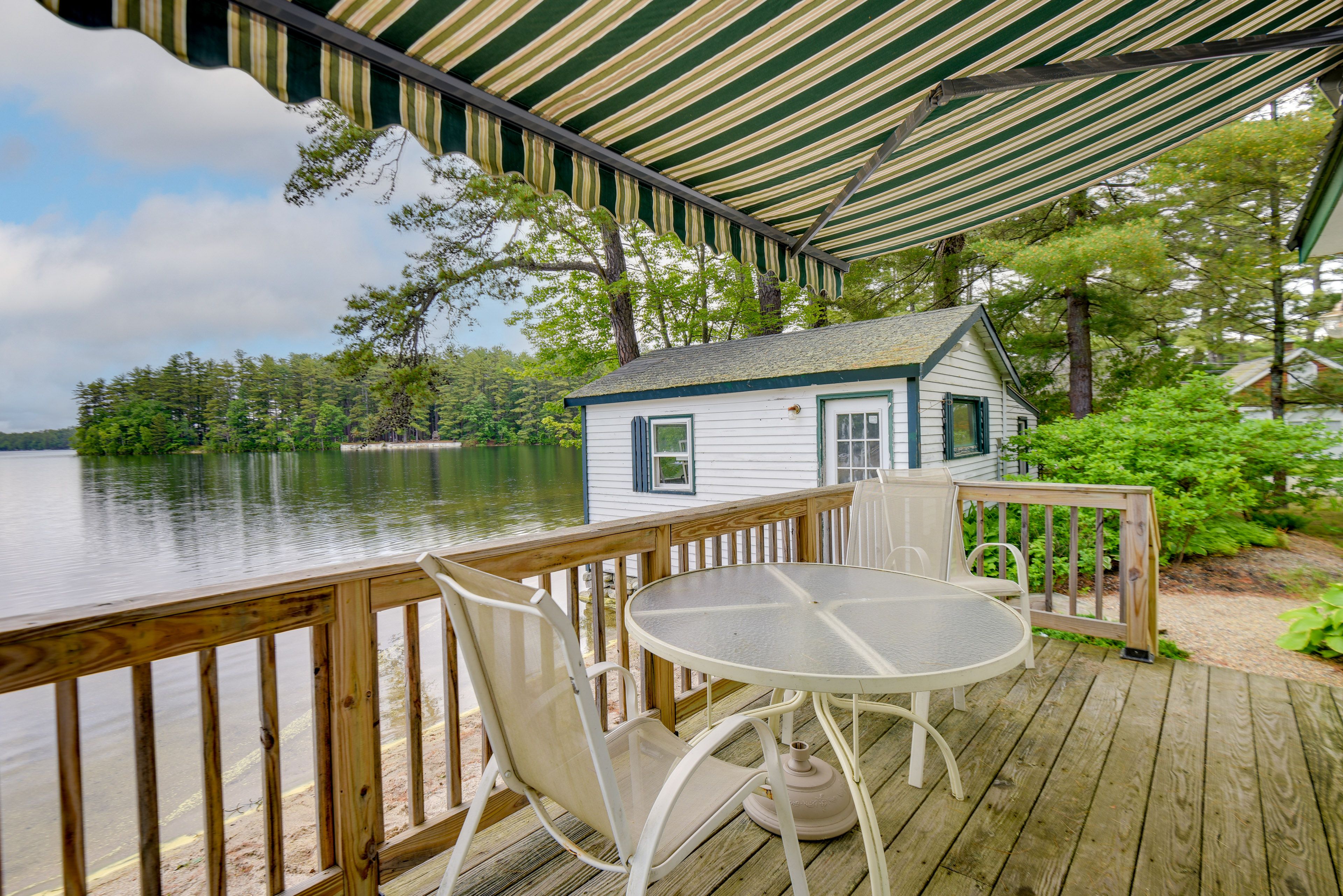 Deck w/ Awning (Manual)
