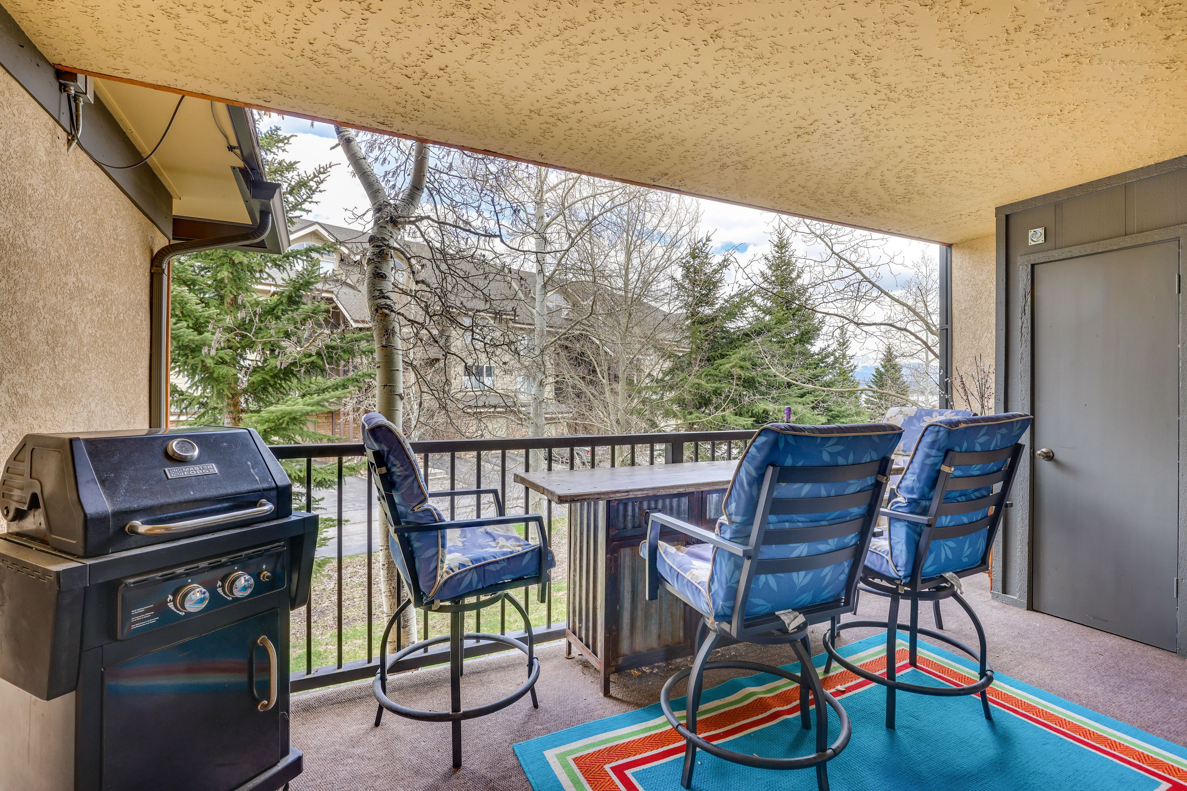 Private Balcony | Gas Grill | Outdoor Dining Area