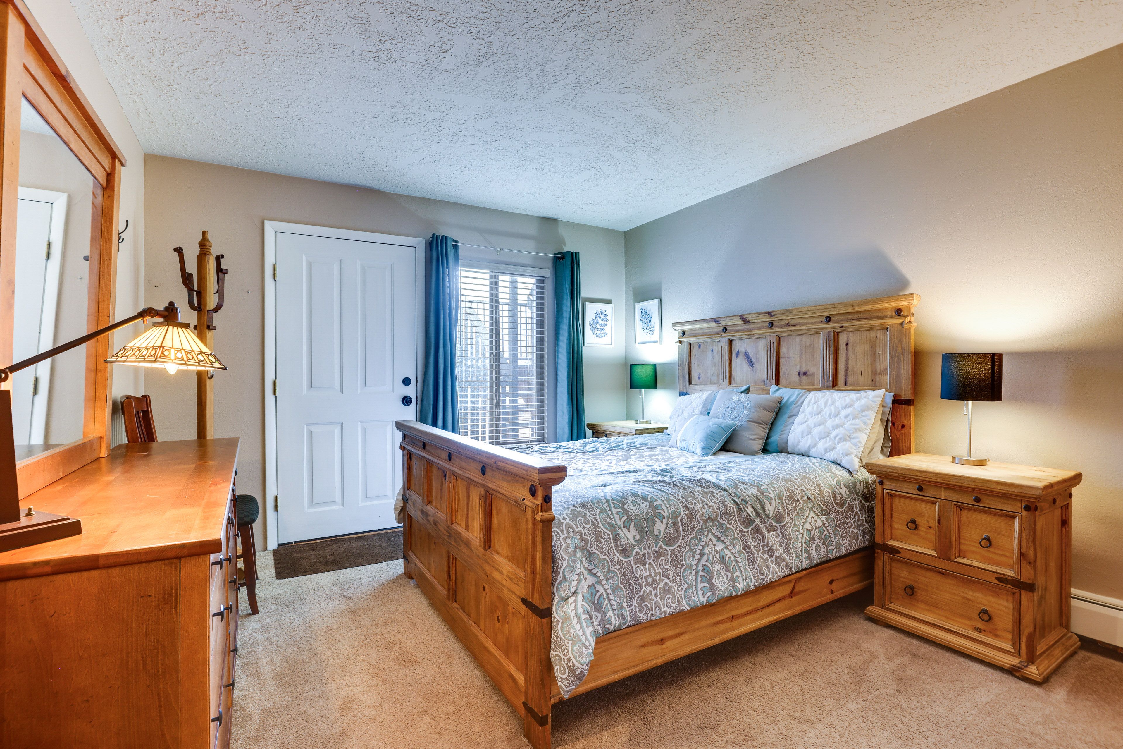 Bedroom 1 | Queen Bed | Linens Provided | En-Suite Bathroom