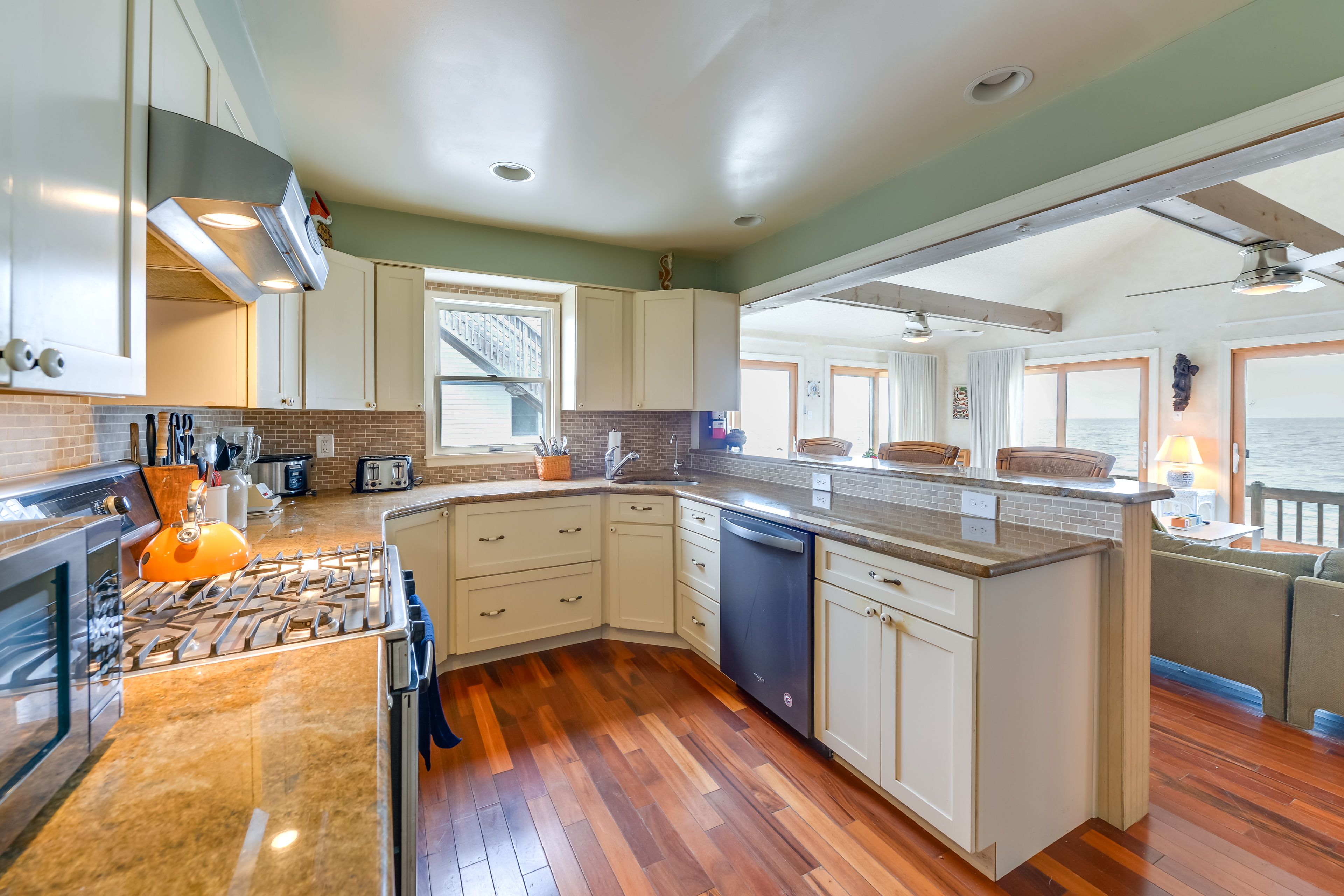 Kitchen | Blender | Drip & Keurig Coffee Makers | Crockpot | Toaster