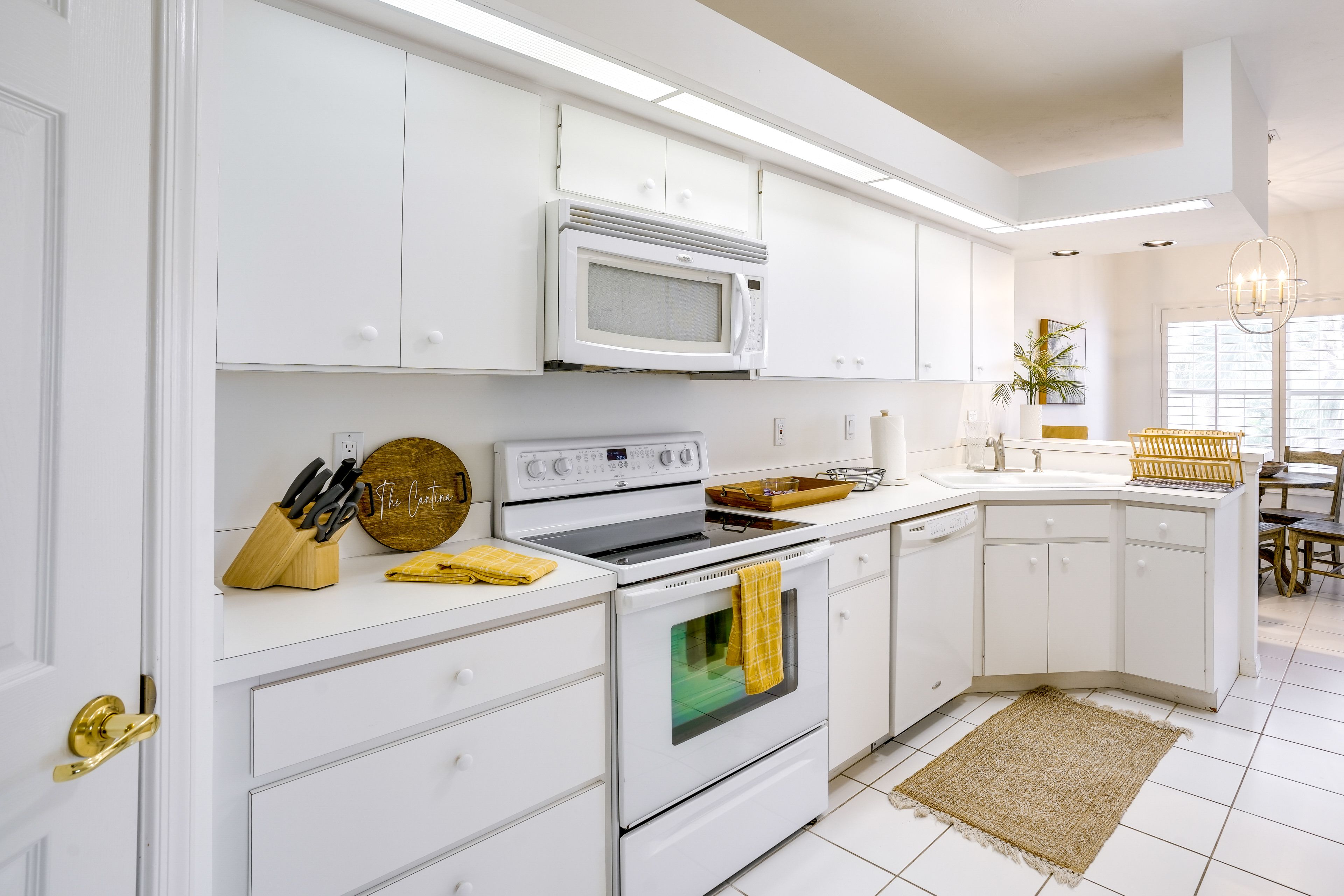 Kitchen | Keurig Coffee Maker | Dishwasher | Spices | Toaster | Blender