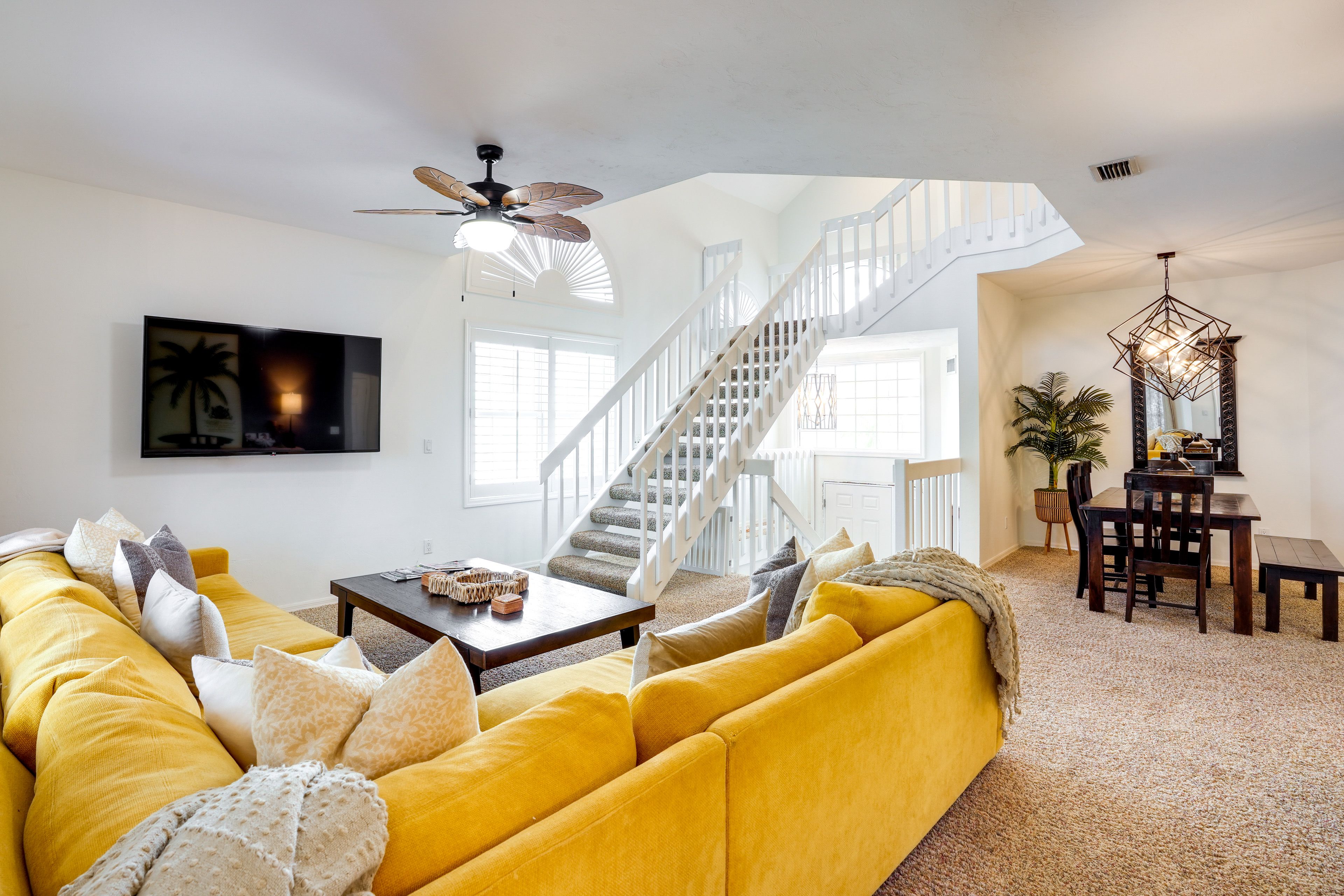 Living Room | Free WiFi | Smart TV | Central A/C