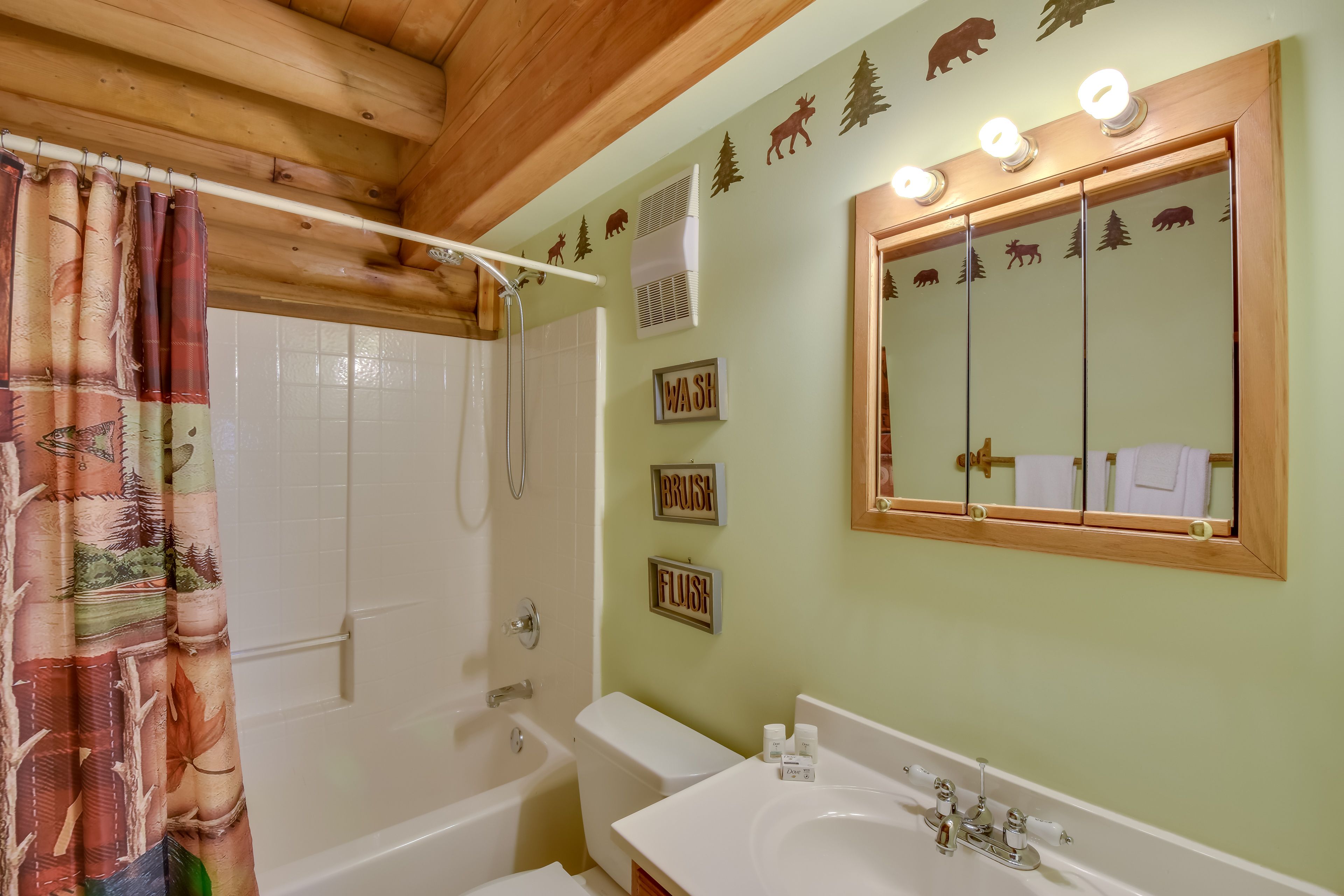 Full Bathroom | 1st Floor