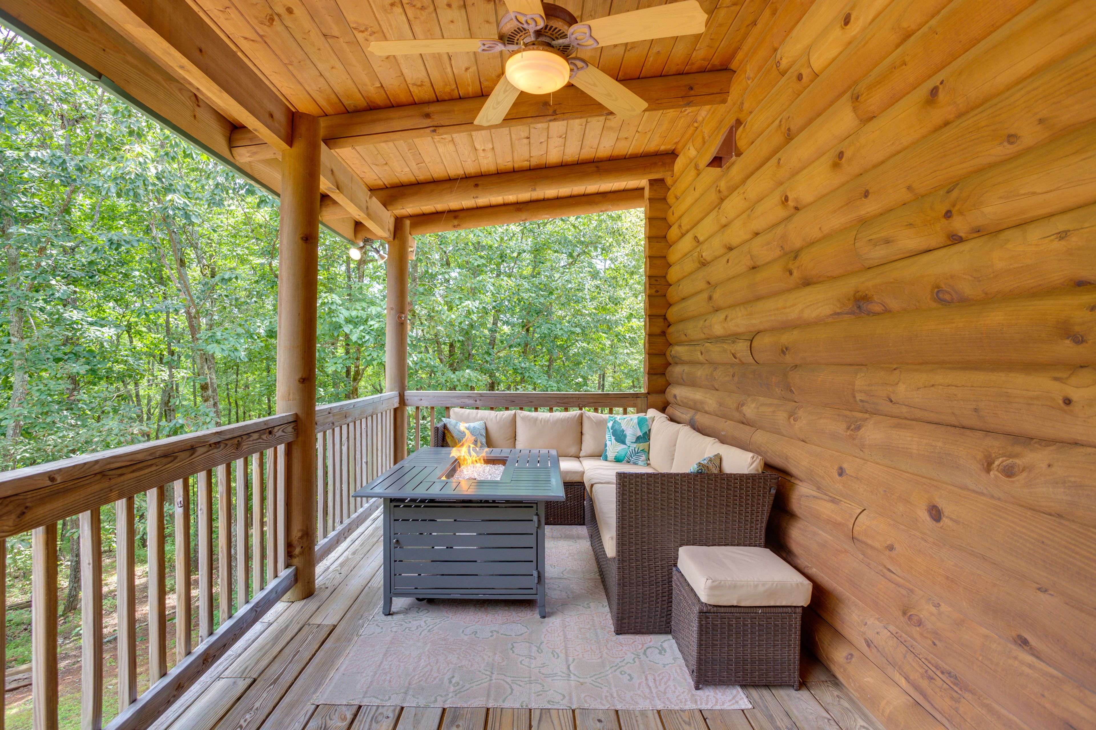 Covered Deck | Fire Pit | Outdoor Furniture