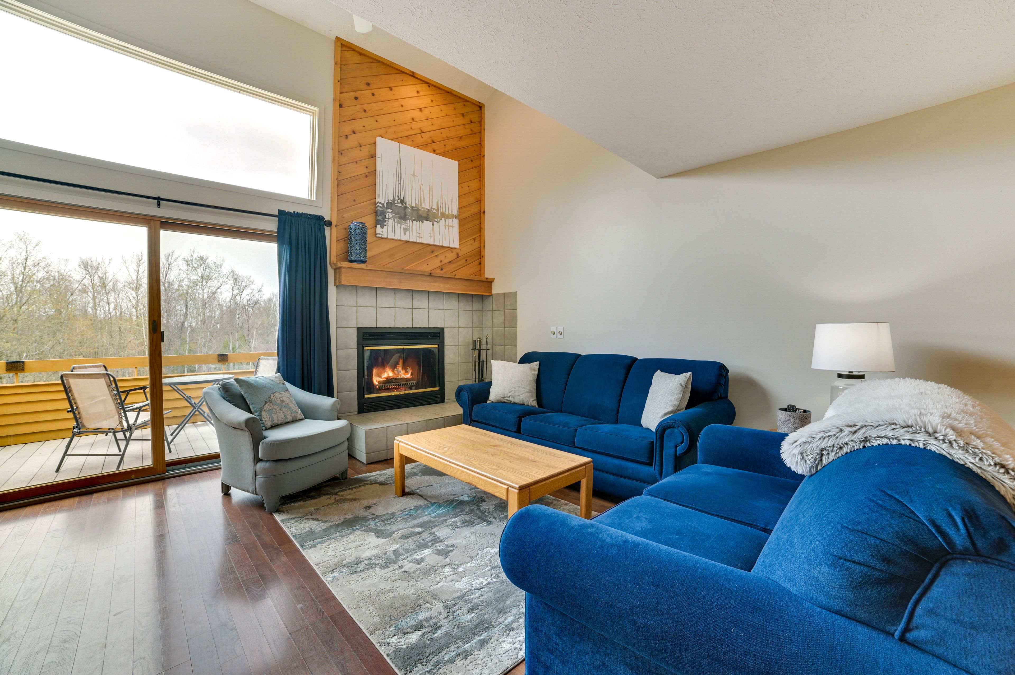 Living Room | 1st Floor | Queen Sleeper Sofa | Smart TV