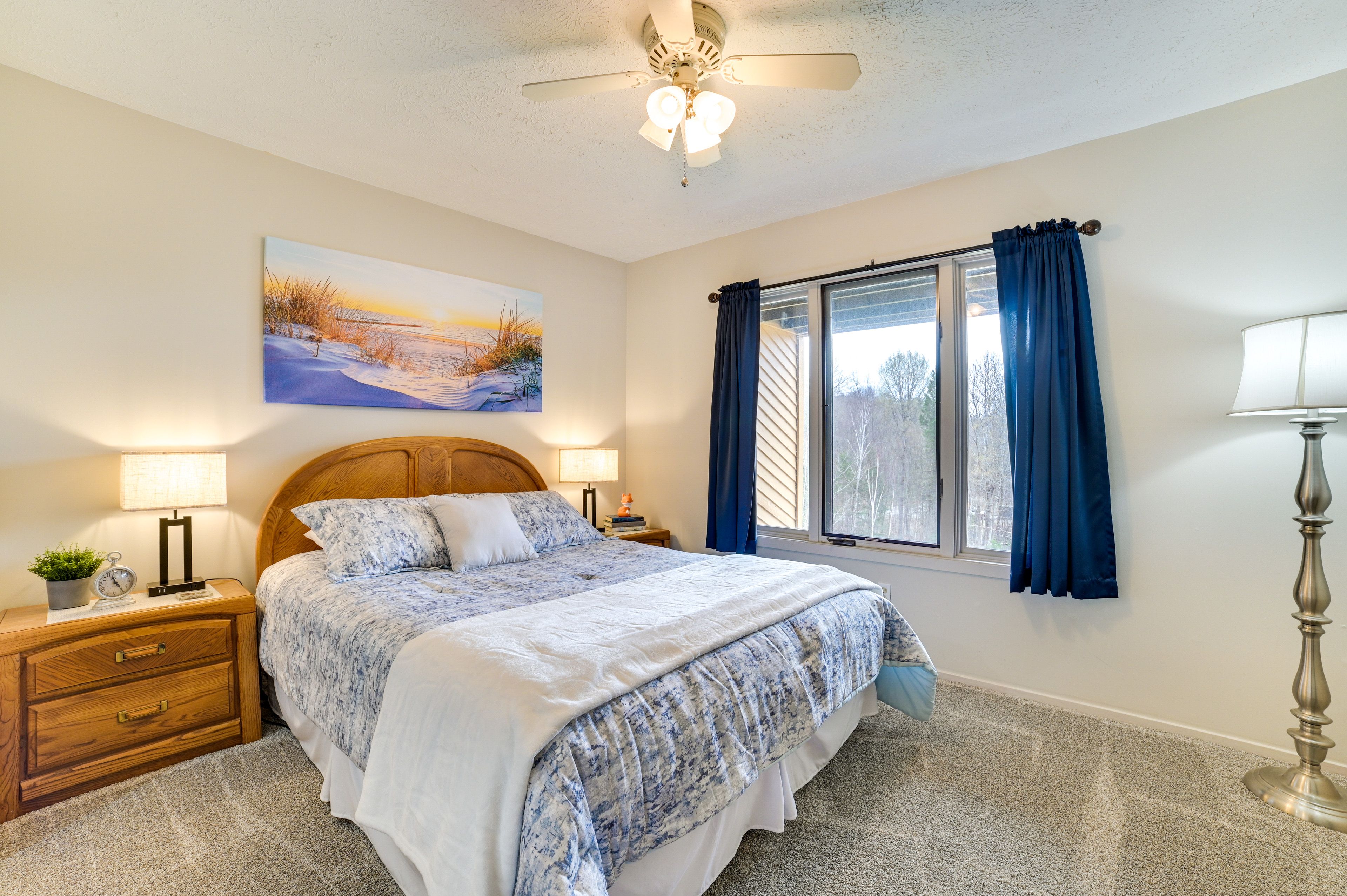 Bedroom 2 | 1st Floor | Queen Bed | Smart TV | En-Suite Bathroom