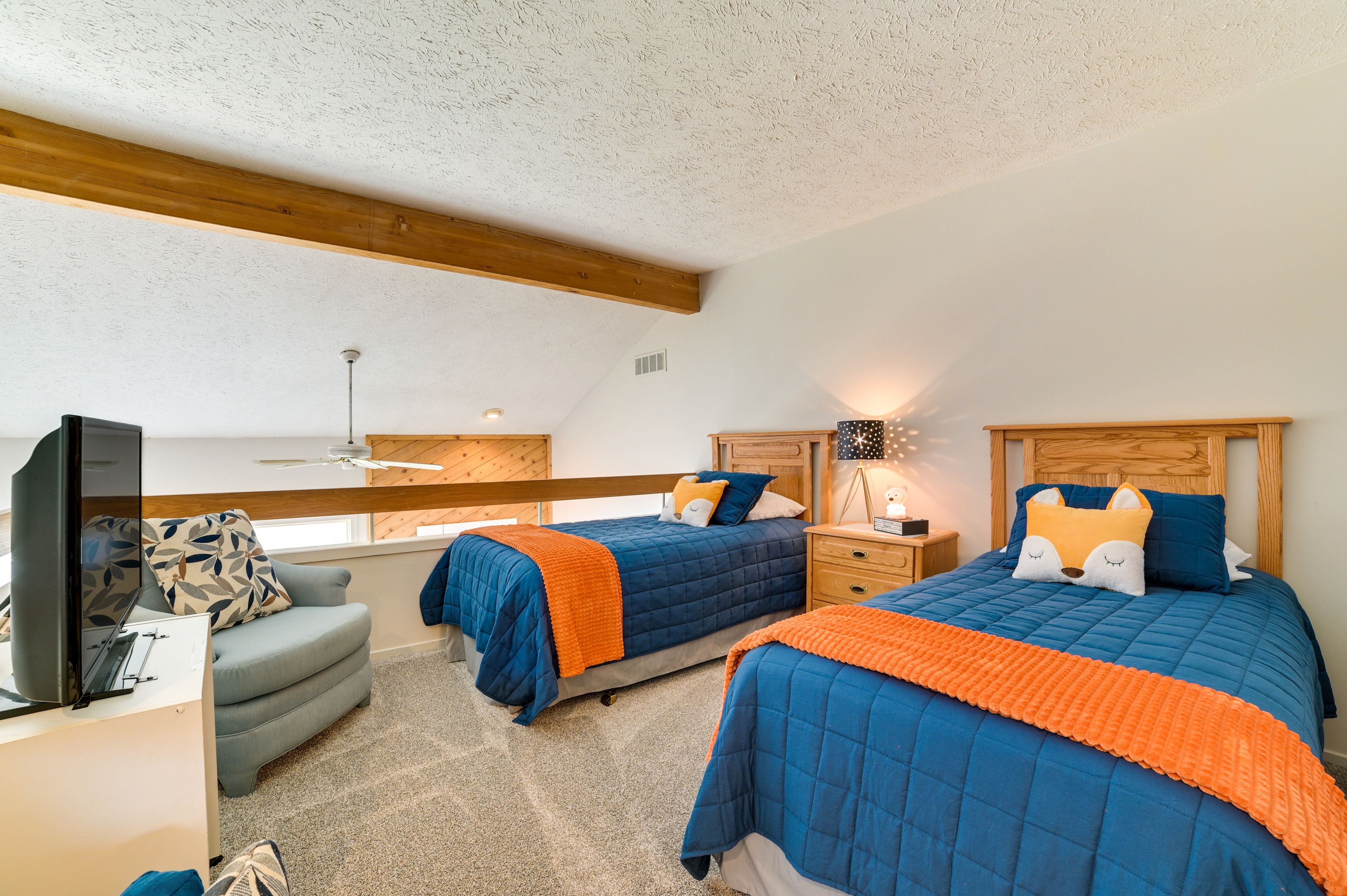 Loft | 2nd Floor | 2 Twin Beds | Smart TV