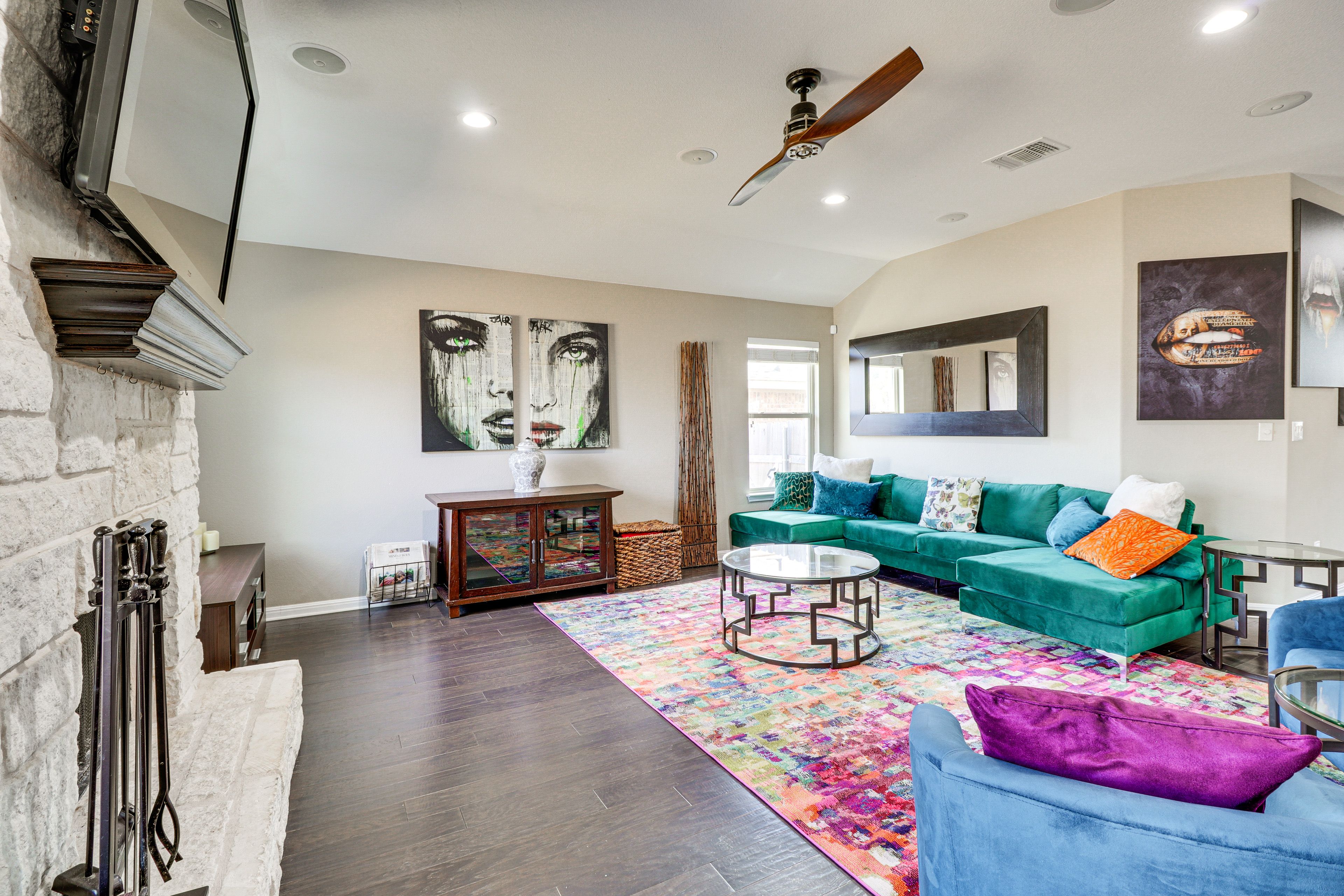 Living Room | Wood-Burning Fireplace | Smart TV | Free WiFi