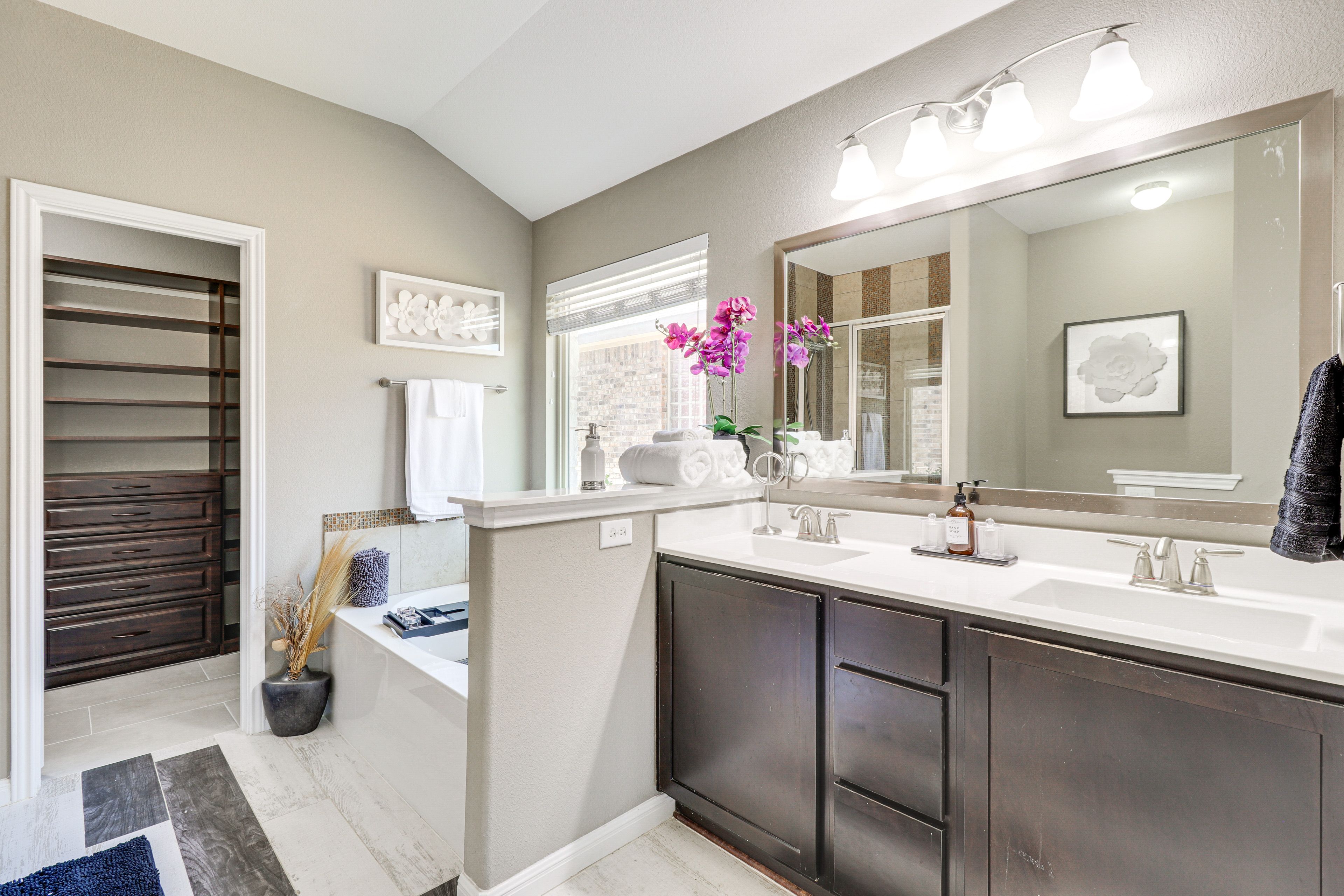 En-Suite Bathroom | Walk-In Closet