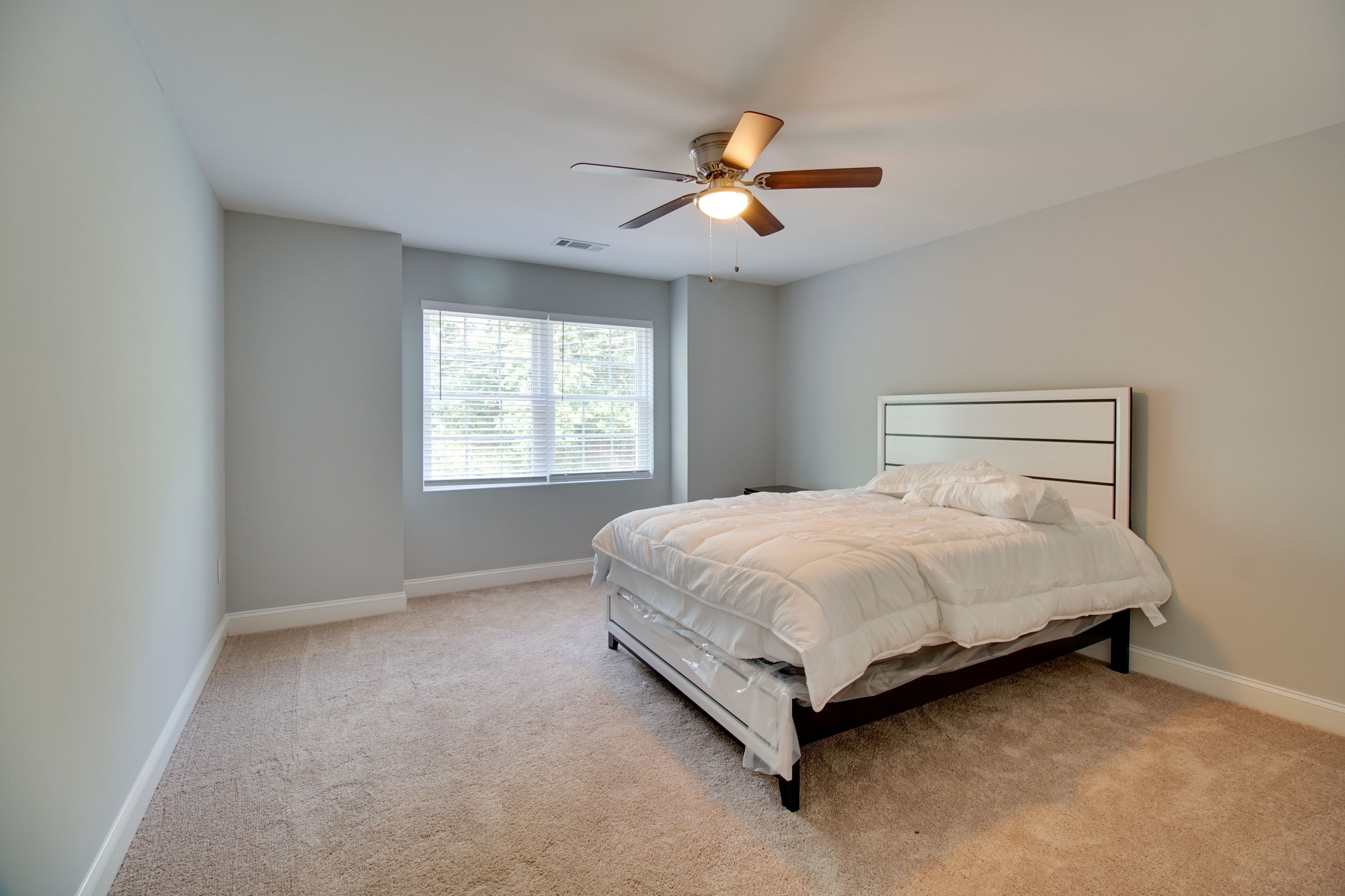 Bedroom 2 | Queen Bed
