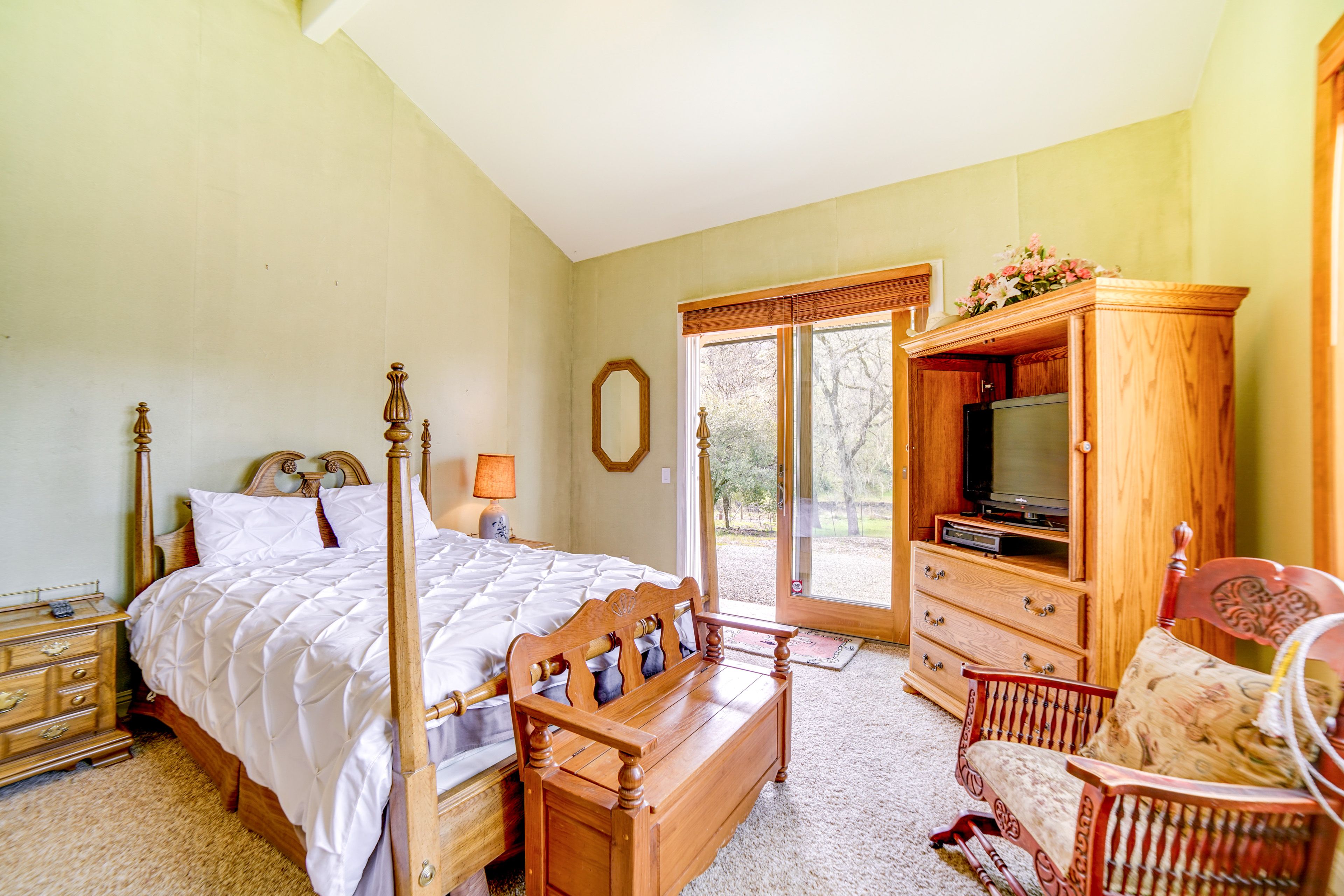 Bedroom 2 | Queen Bed | Smart TV