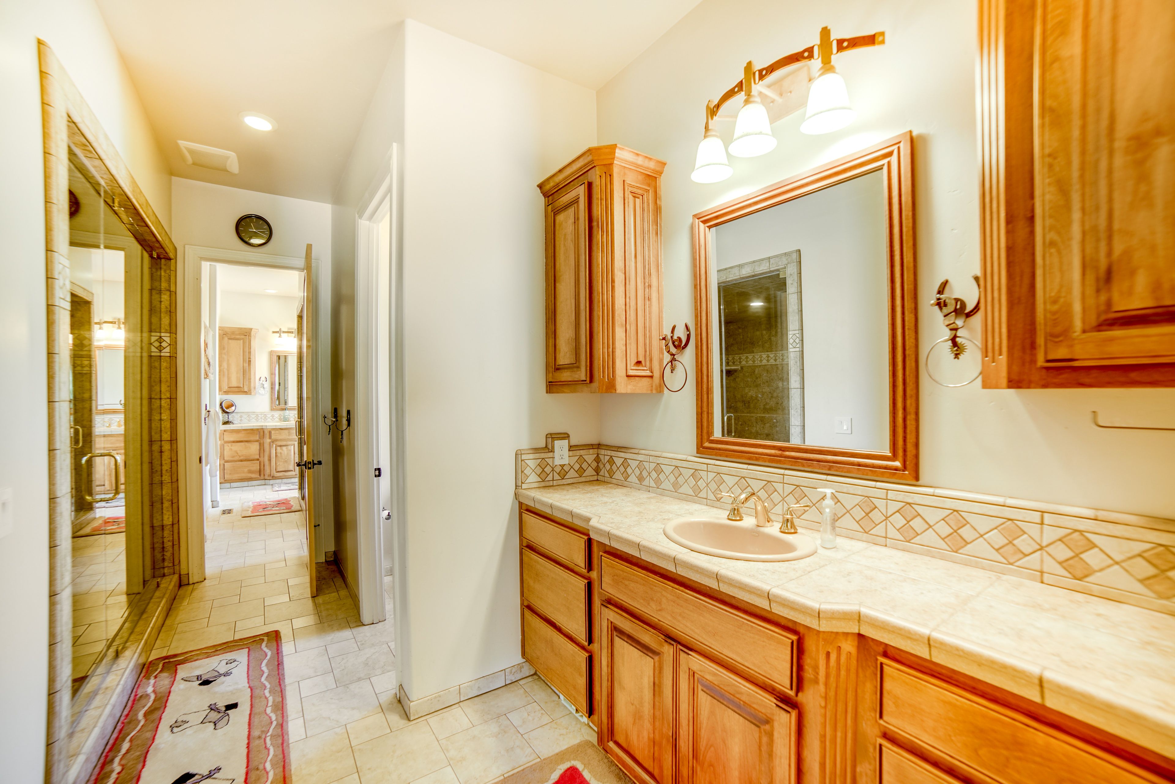 Full Bathroom | Towels Provided