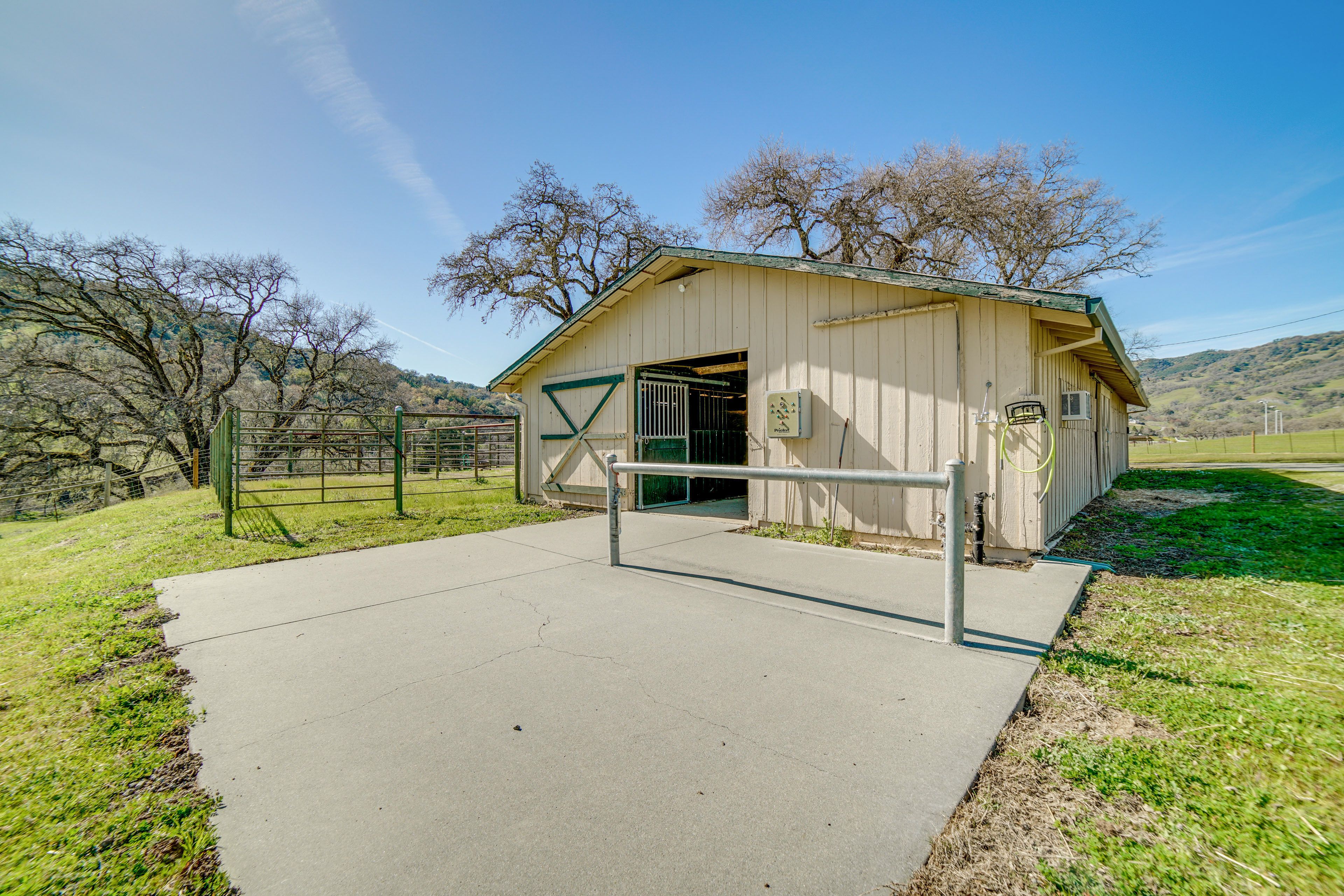 Working Ranch w/ Farm Animals On-Site