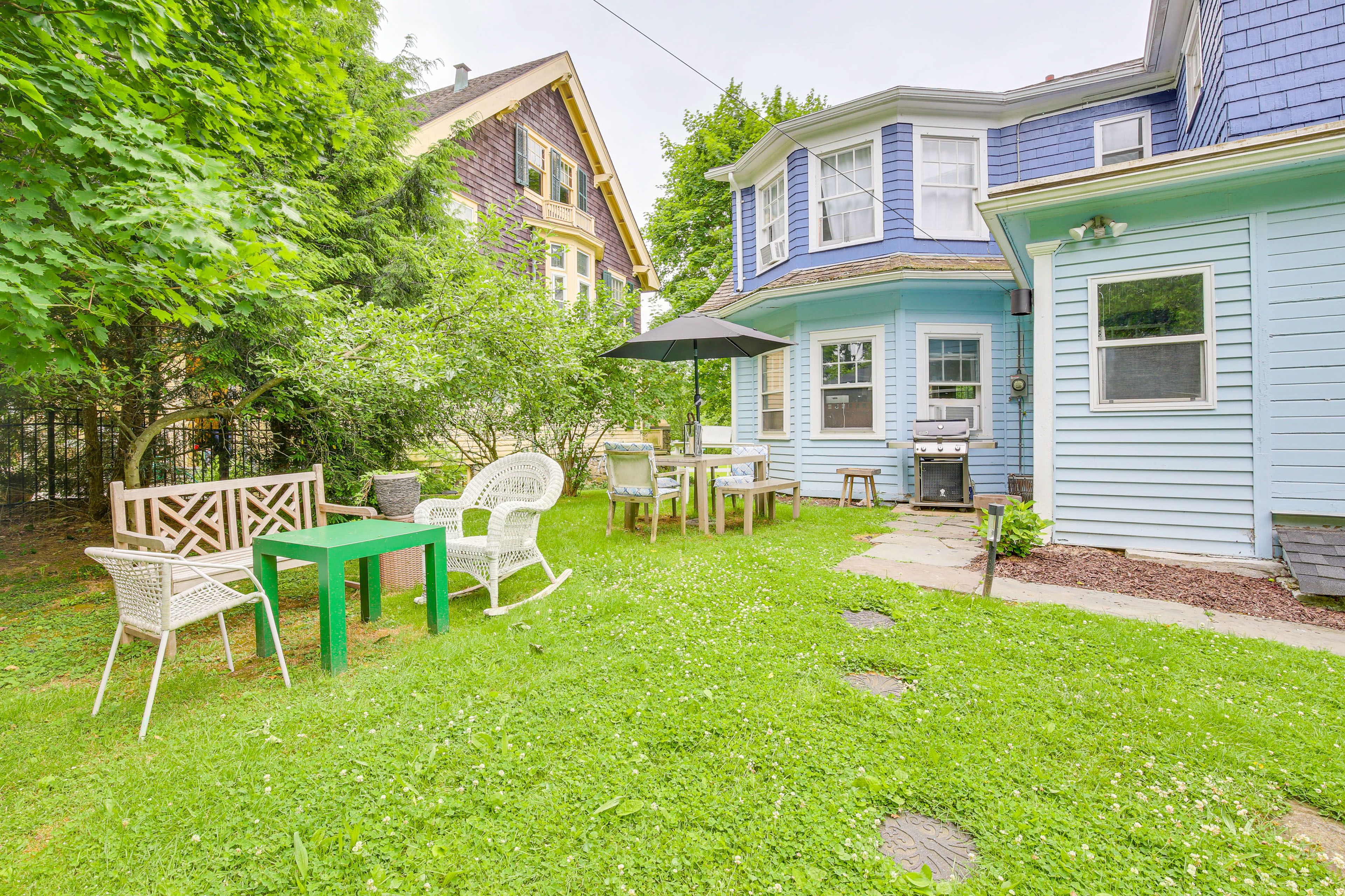 Private Yard | Patio | Outdoor Dining Tables | Gas Grill