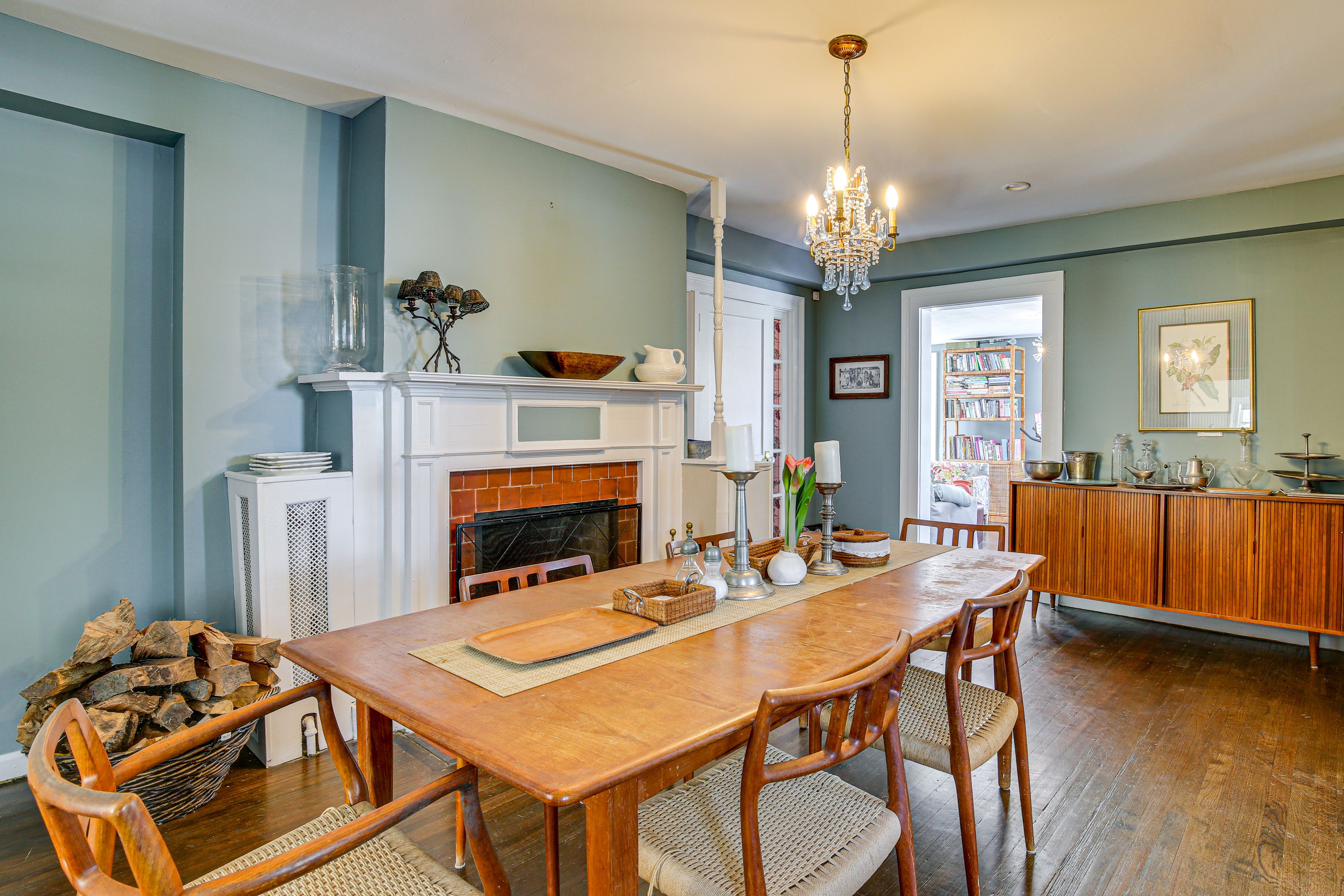 Dining Area | Dishware/Flatware Provided