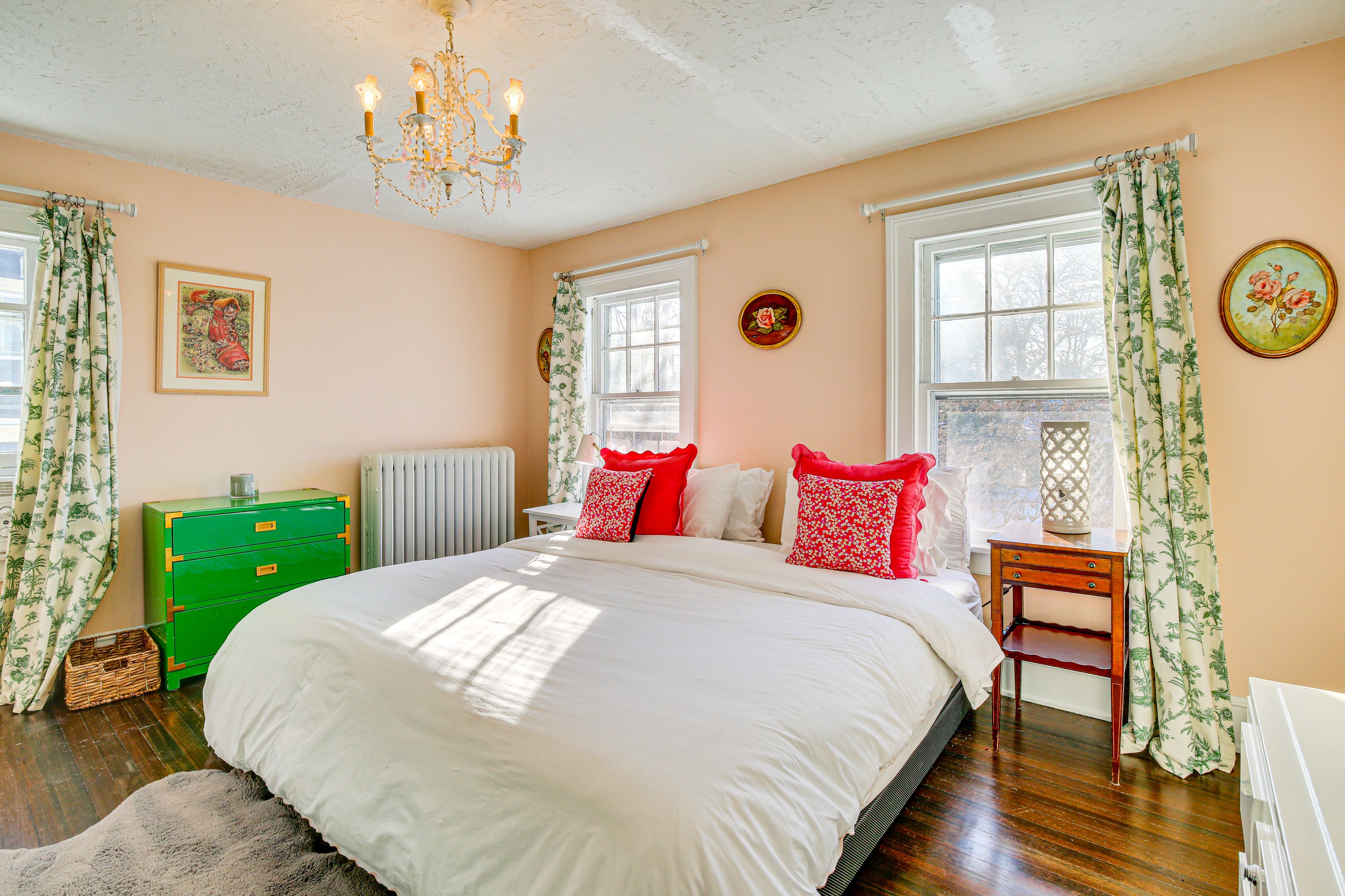 Bedroom 1 | King Bed | Linens Provided