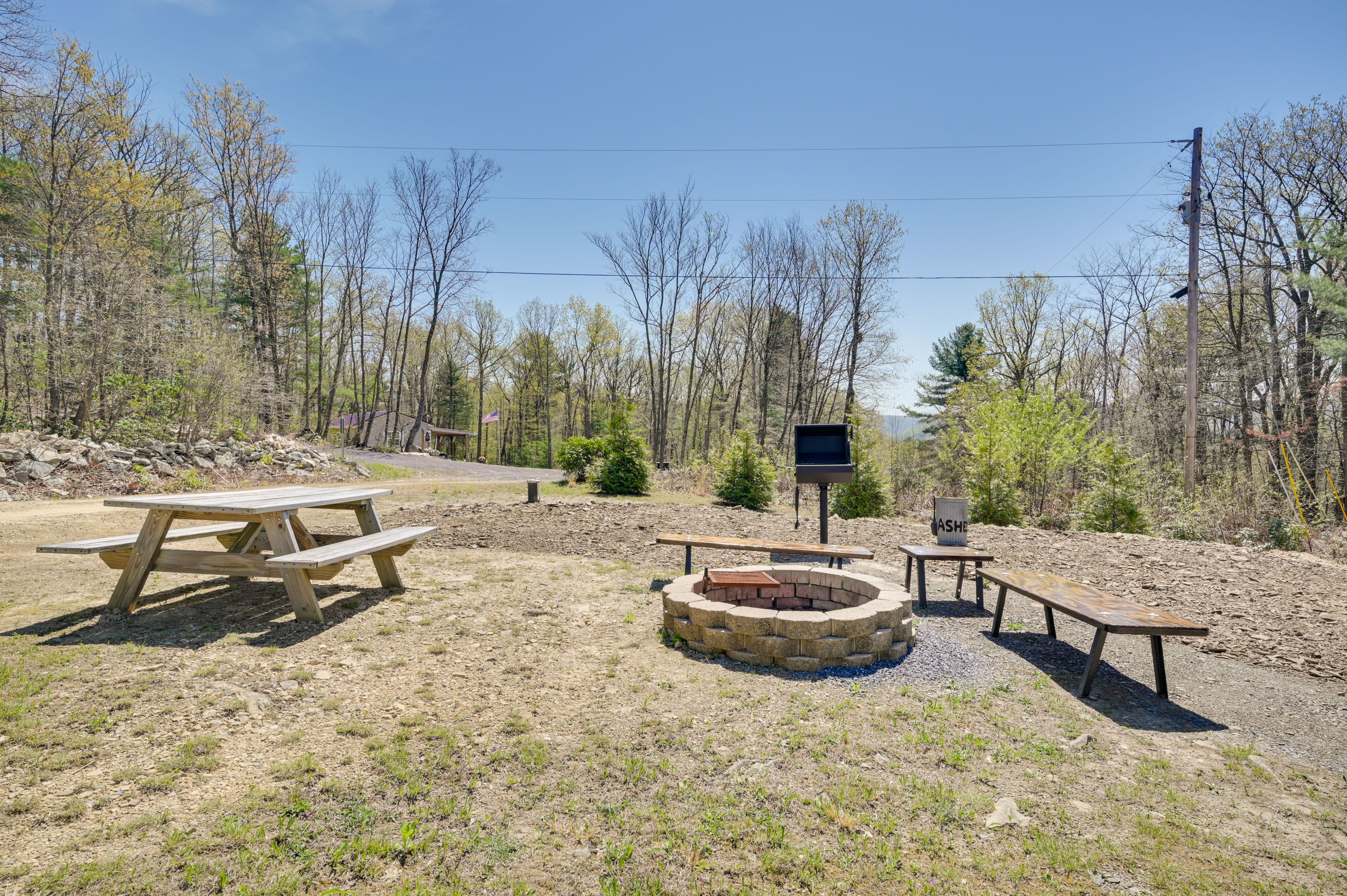 Fire Pit & Picnic Area