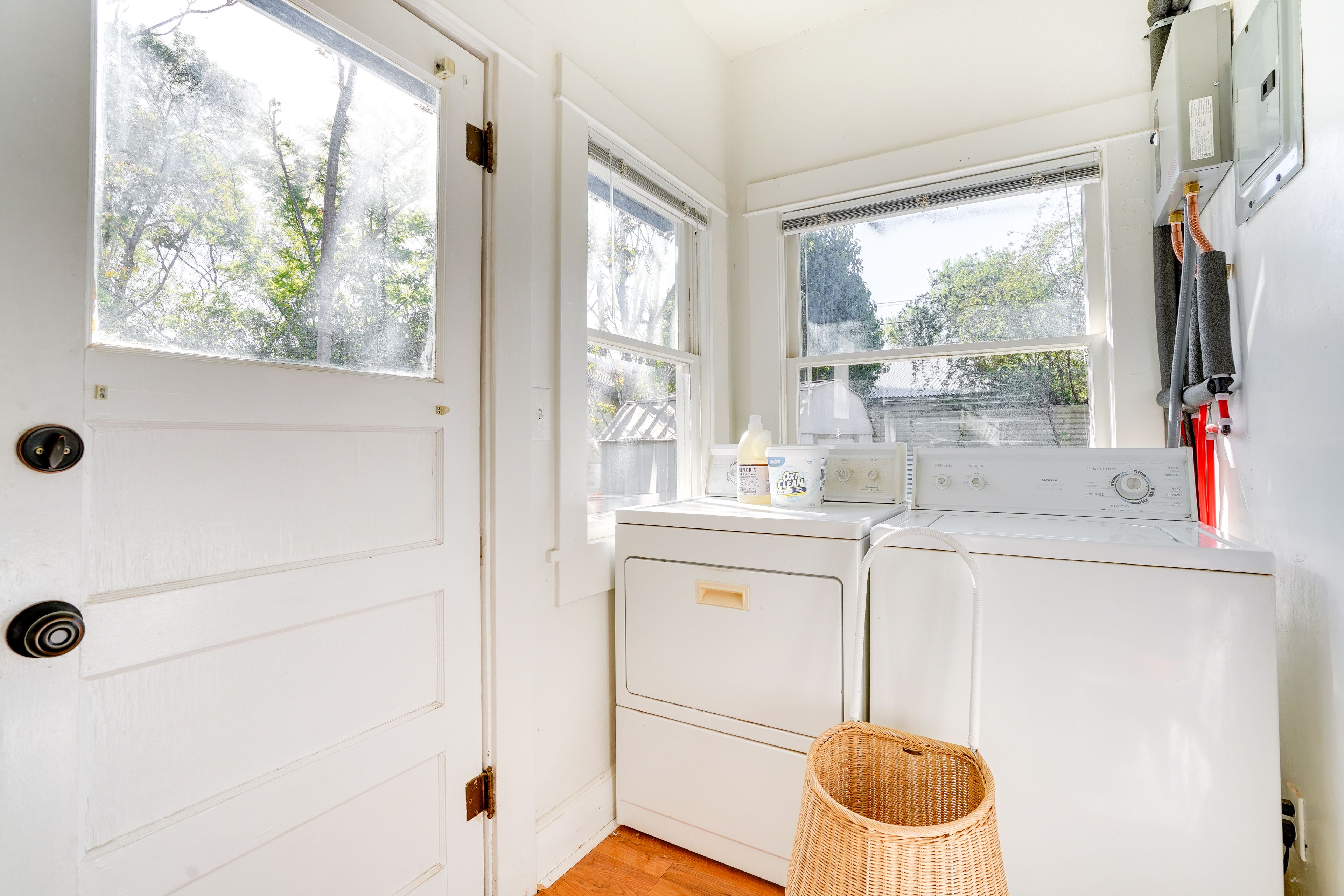 Washer & Dryer | Linens Provided