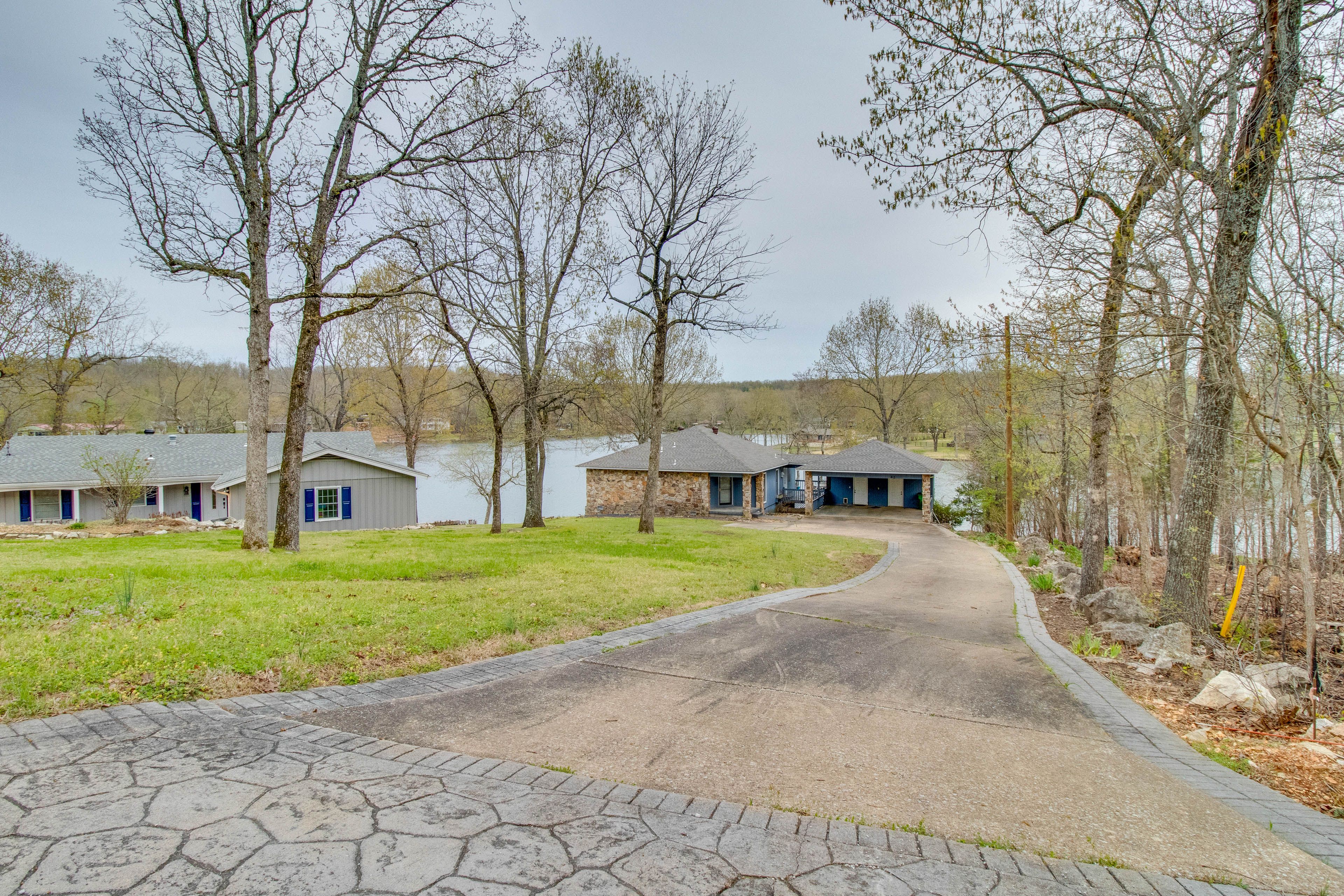 Parking | Carport (2 Vehicles) | Driveway (2 Vehicles)
