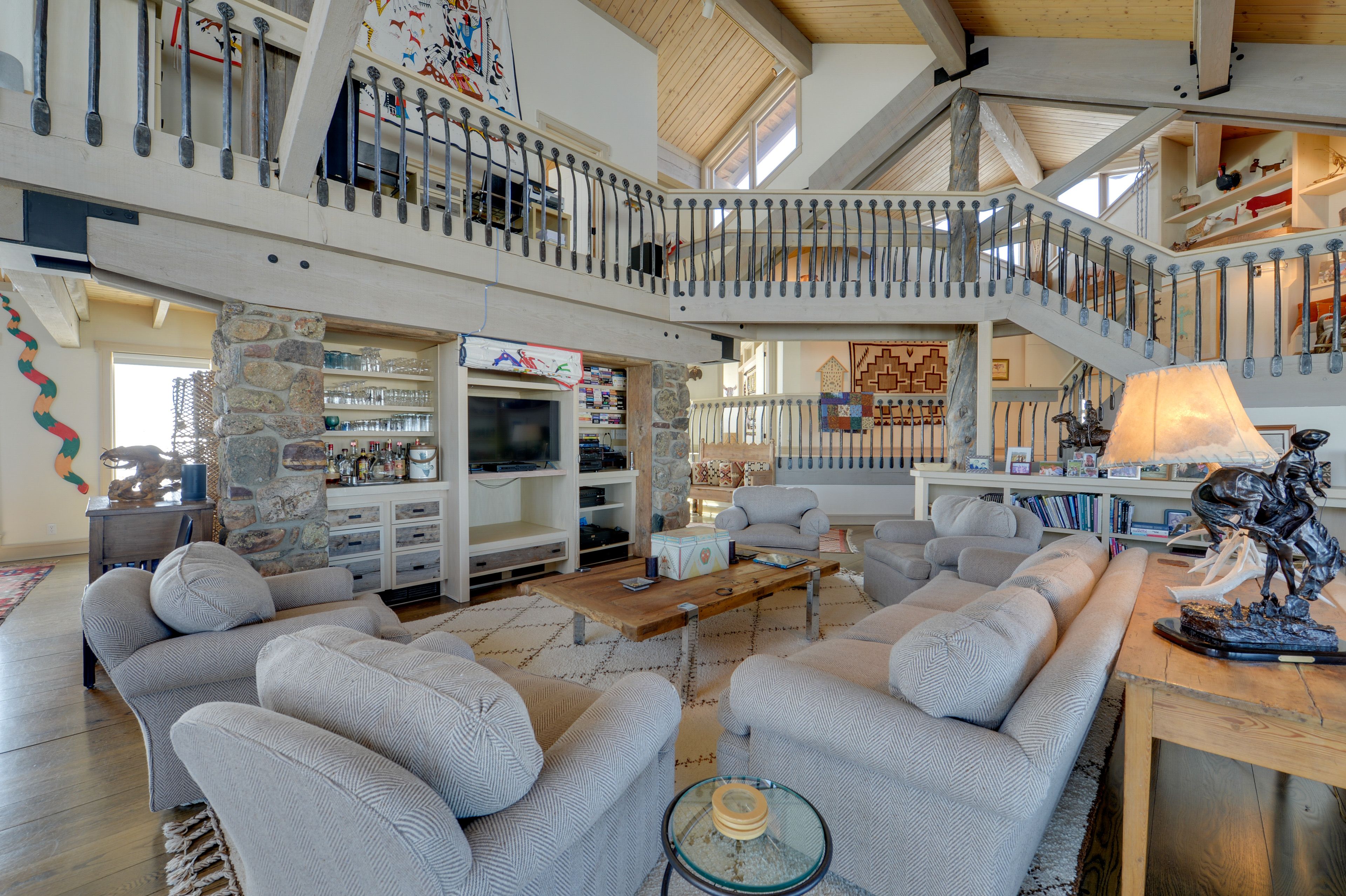 Living Room | Smart TV | Free WiFi | Board Games | Telescope