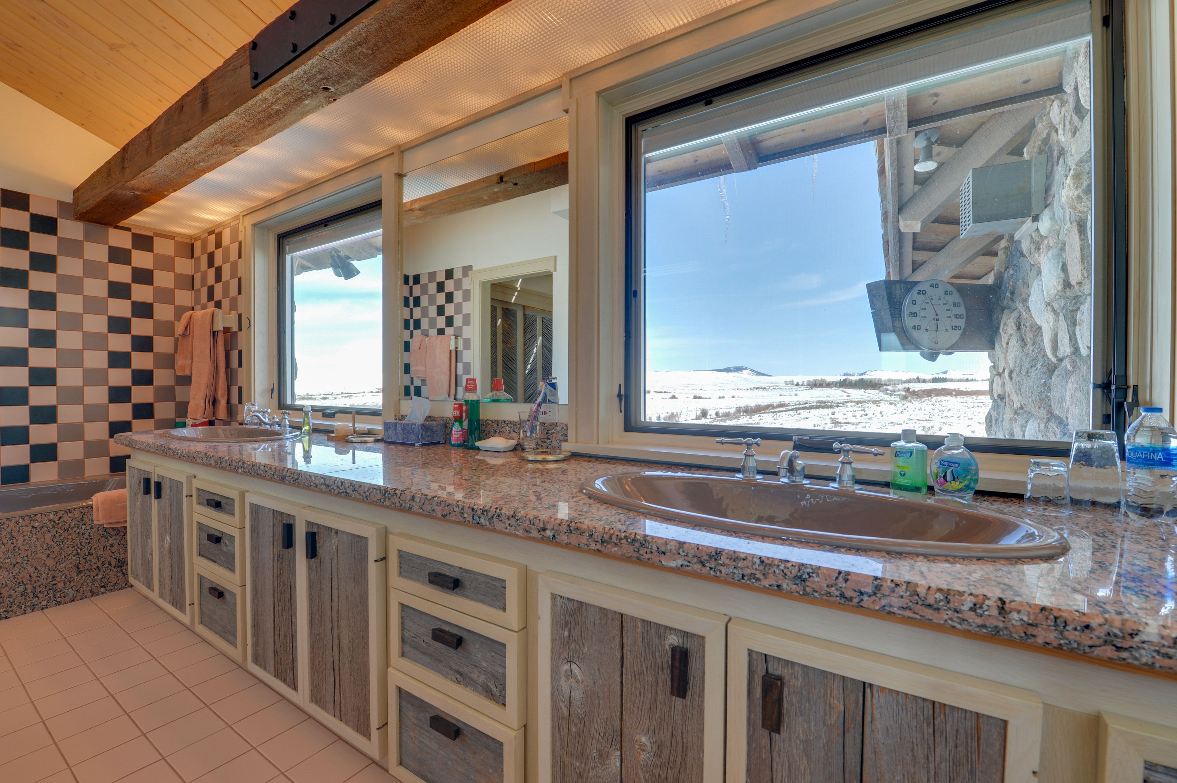 Full Bathroom | Bathtub | Shower | Complimentary Toiletries