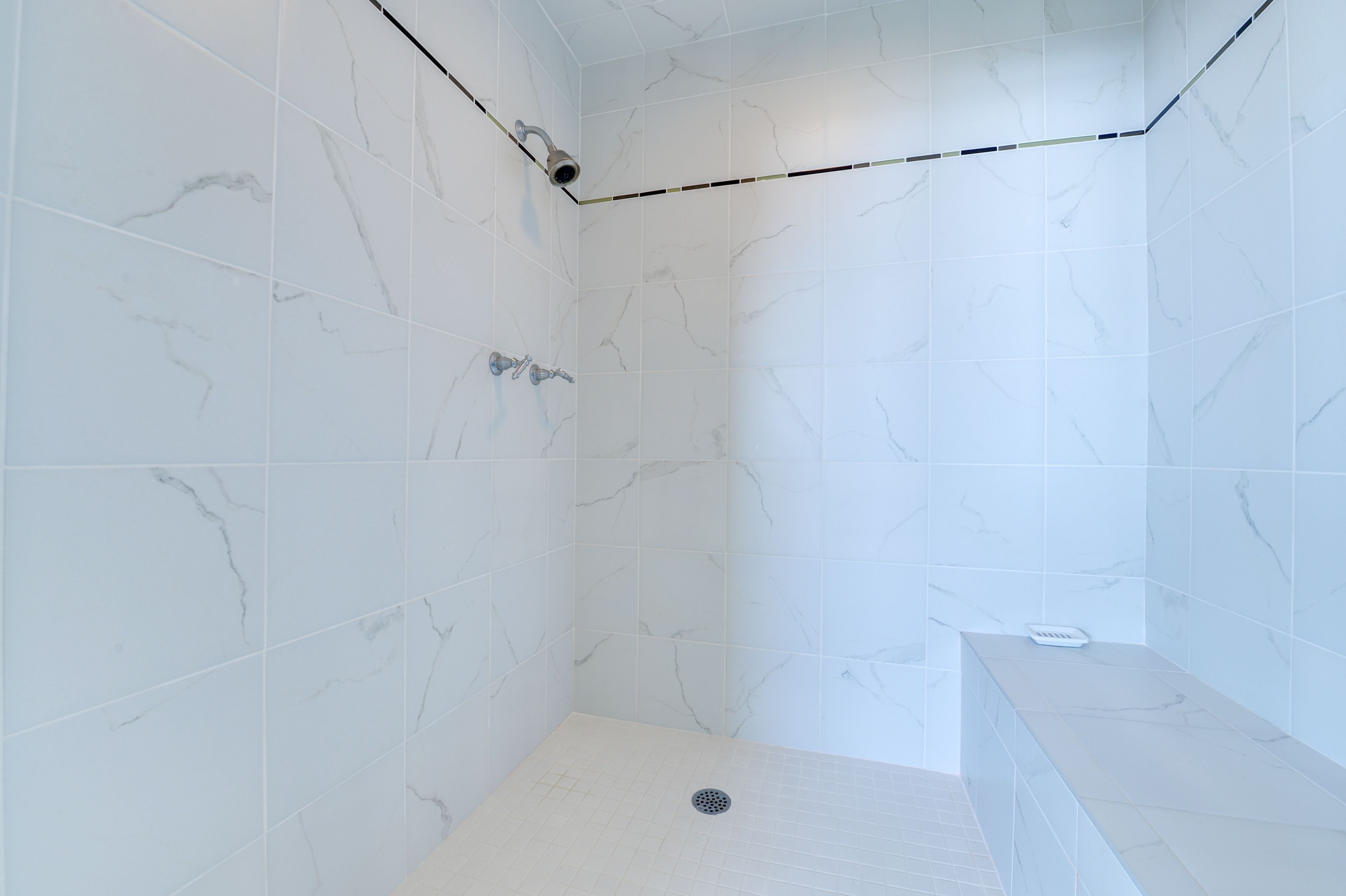 Full Bathroom | Towels Provided