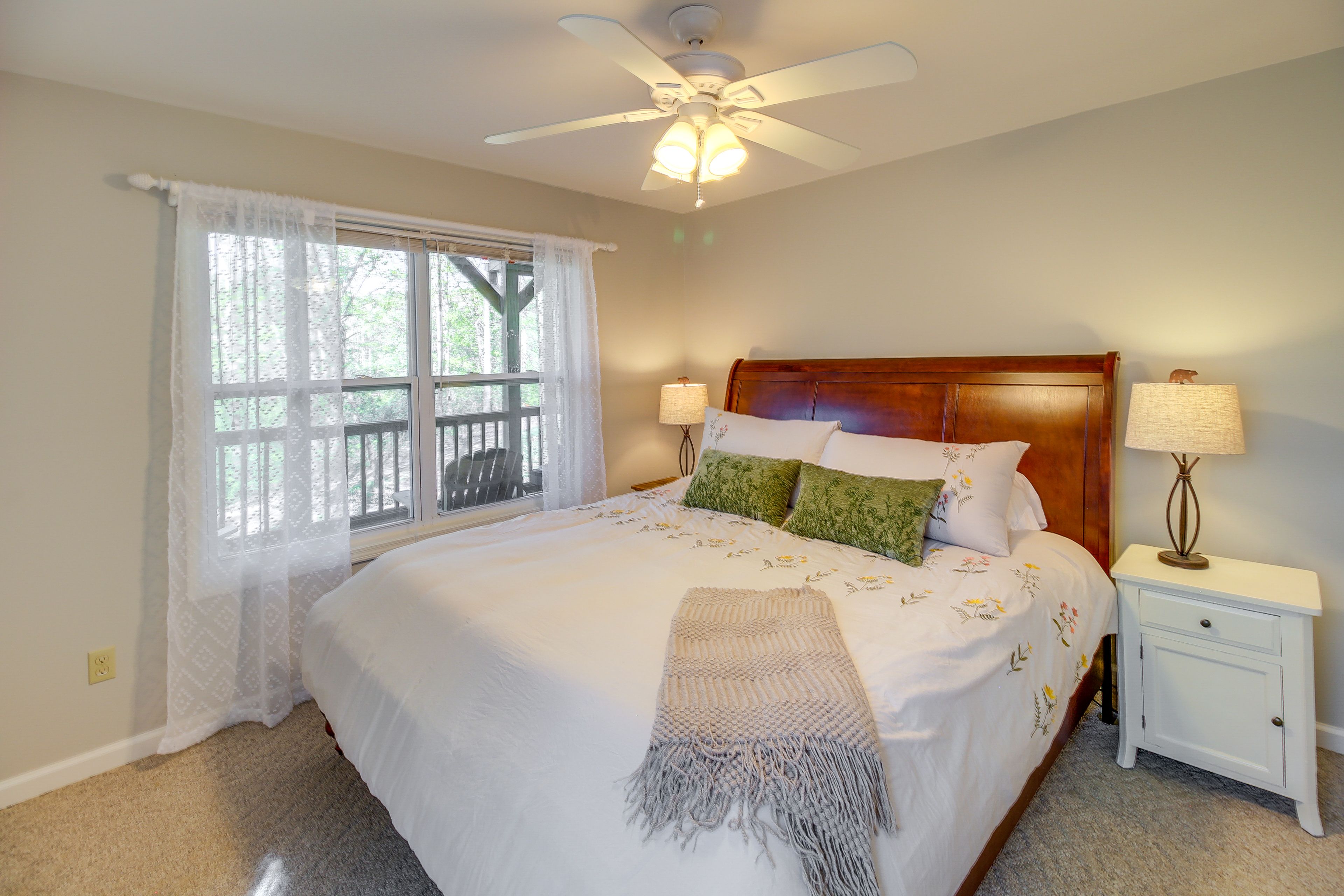 Bedroom 2 | King Bed | 1st Floor