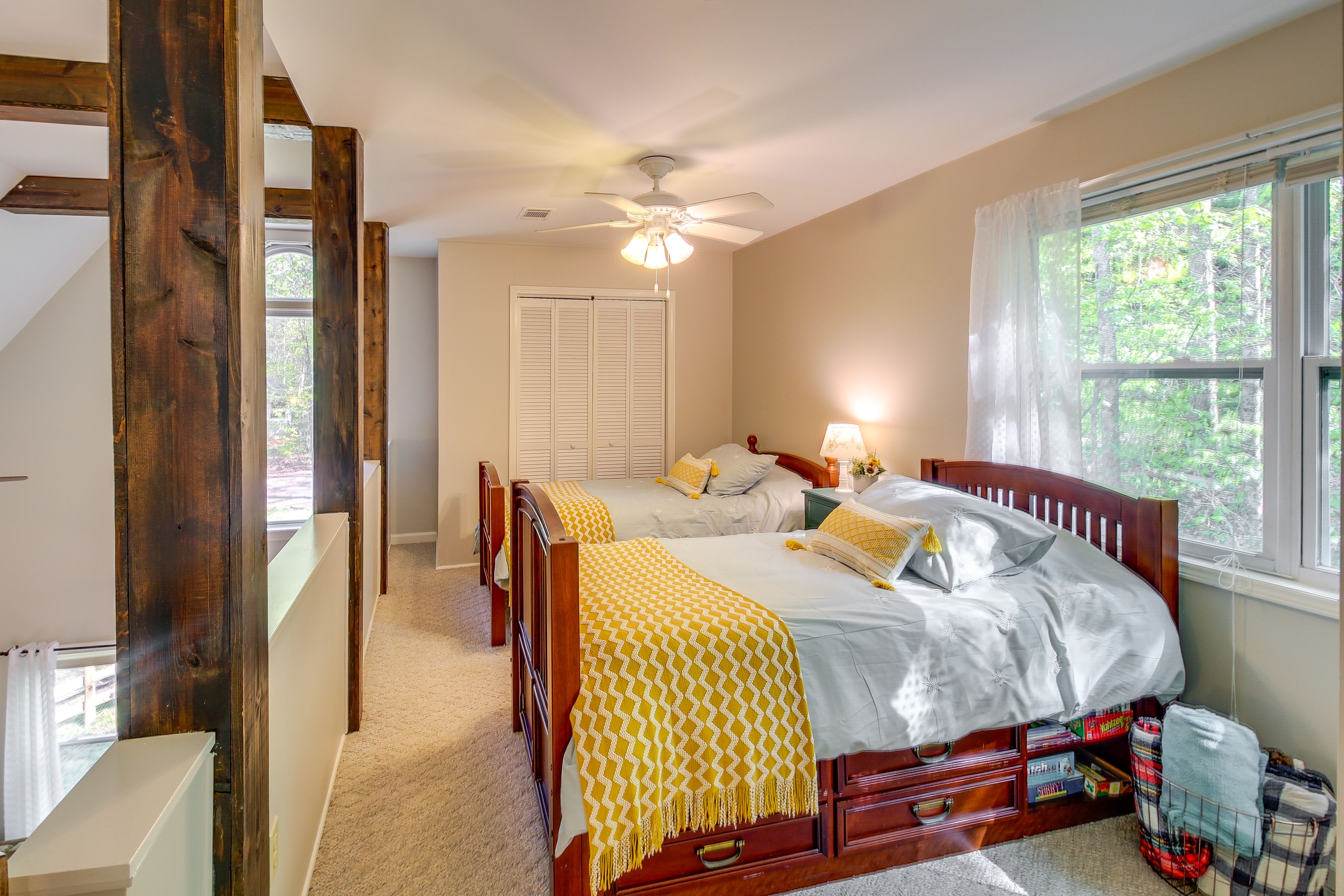 Loft | 2 Twin Beds | 2nd Floor