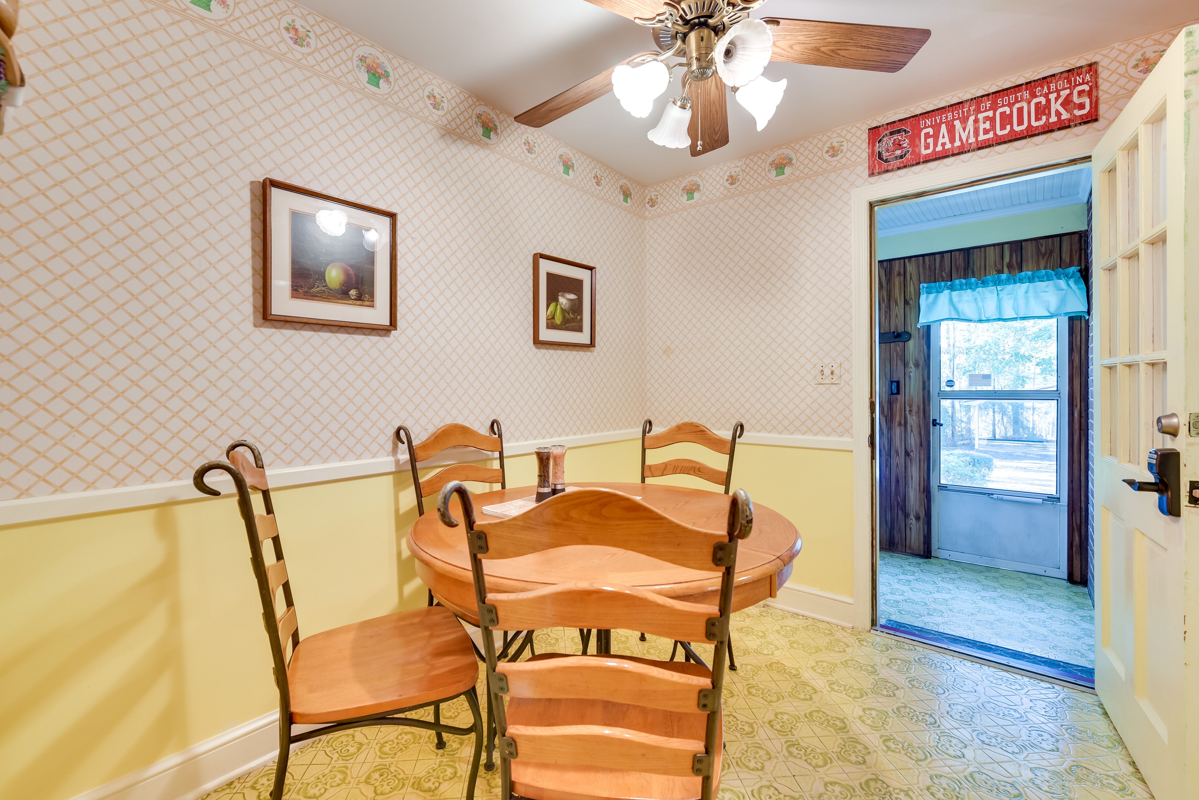 Additional Dining Area