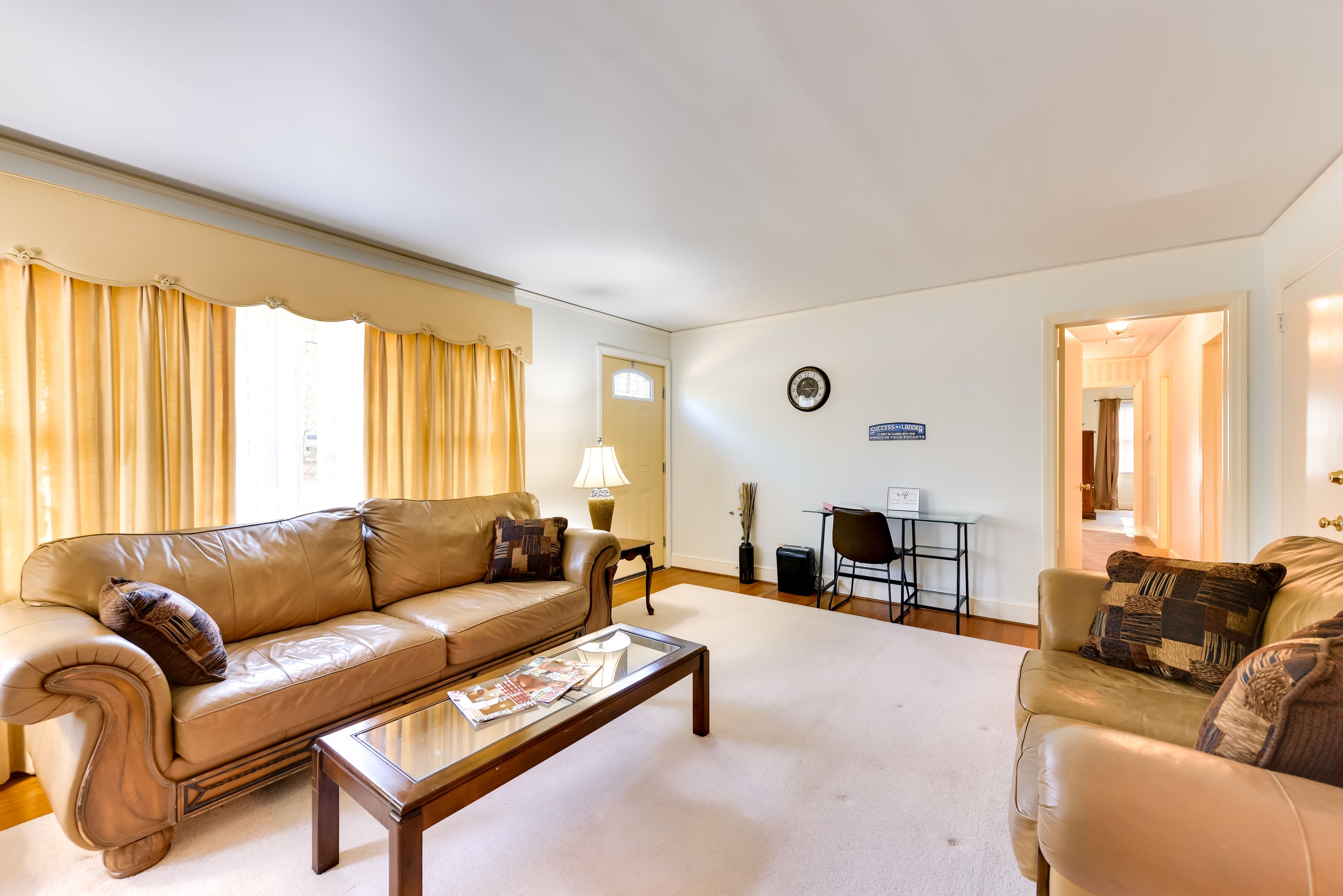 Living Area | Smart TV | Decorative Fireplace | Board Games