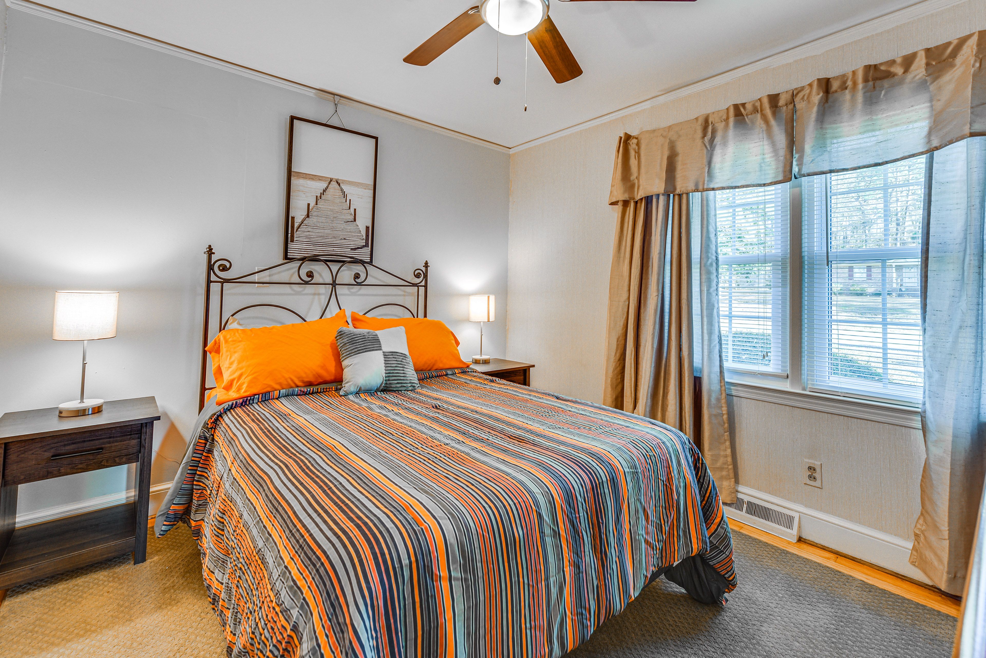 Bedroom 2 | Queen Bed | Smart TV