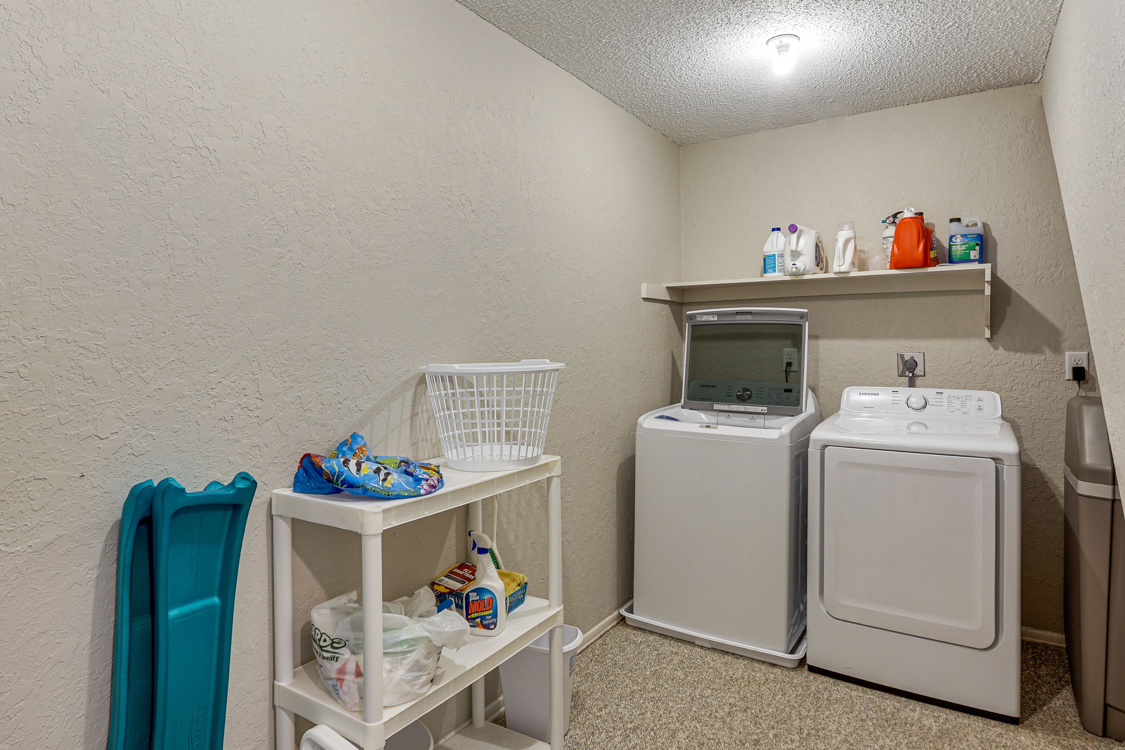 Washer & Dryer | Detergent Provided