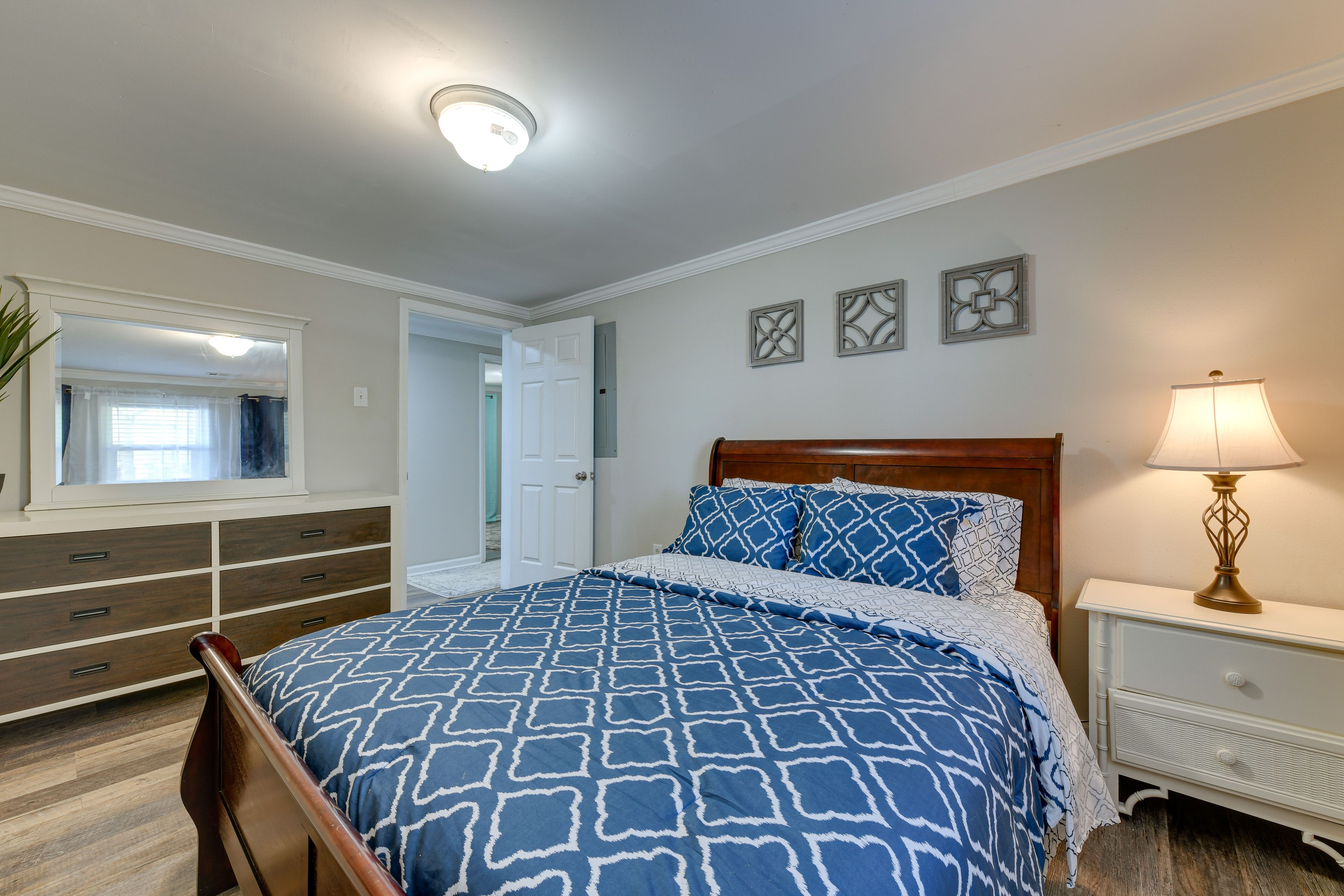 Bedroom 2 | Queen Bed